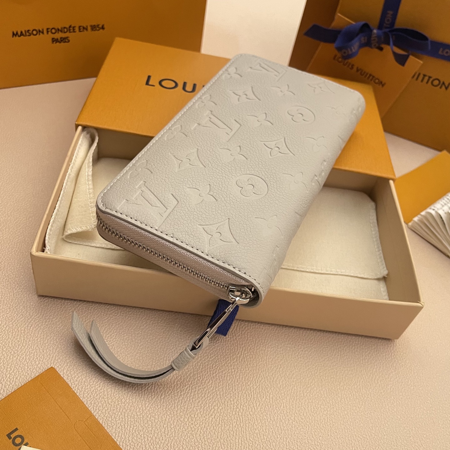 Louis Vuitton Zippy Wallet: Monogram Leather, Zip-Around Closure, Elegant Design 4 i1743595673191 7330 0 2