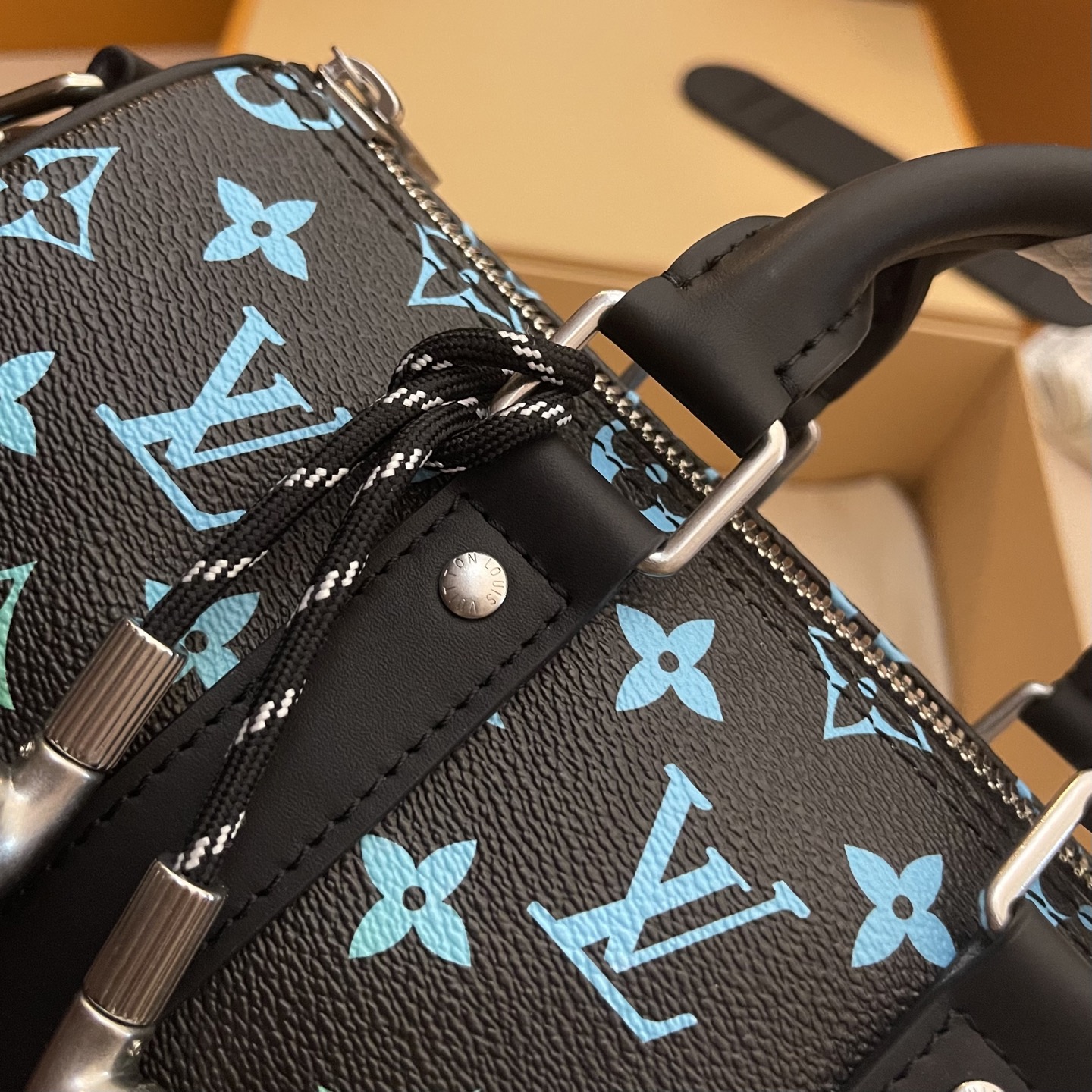 Louis Vuitton Keepall Bandoulière 25 Iridescent Monogram Black Leather Bag 6 i1744639434128 5713 0 8