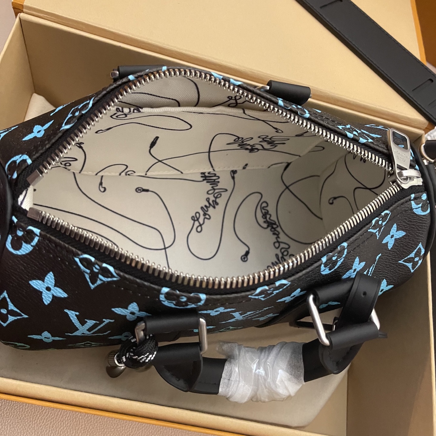 Louis Vuitton Keepall Bandoulière 25 Iridescent Monogram Black Leather Bag 10 i1744639435660 8907 0 7