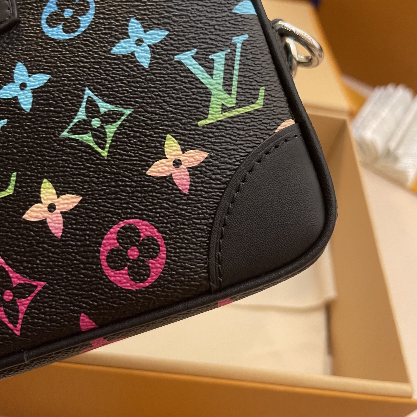 Louis Vuitton Trocadero Mini Camera Bag, Monogram Iridescent, 20 x 13 x 6.5 cm 5 i1745434474735 2914 0 4
