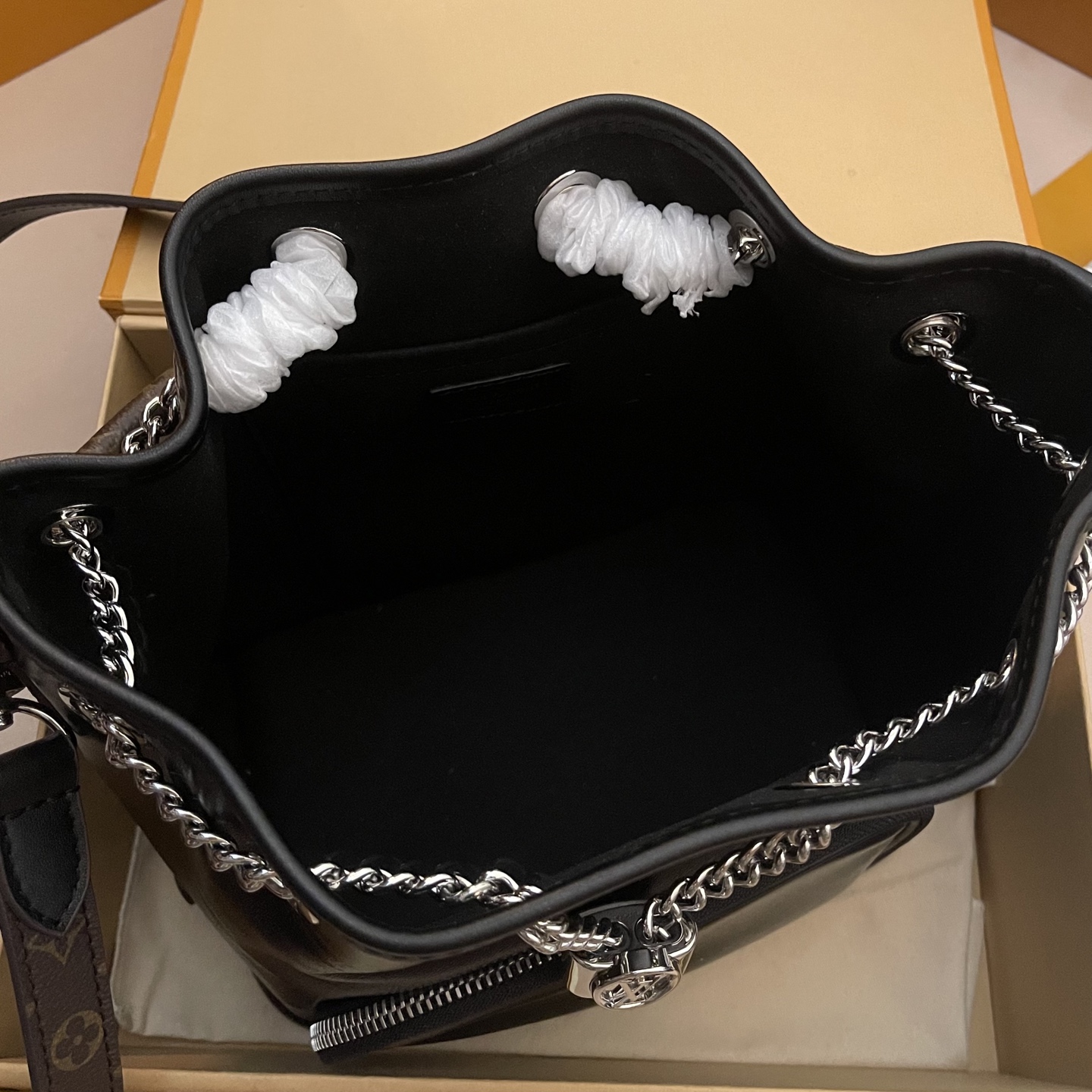 Louis Vuitton No Way Vibe Black Leather Bucket Bag with Silver Hardware 9 i1745674511709 2162 0 6