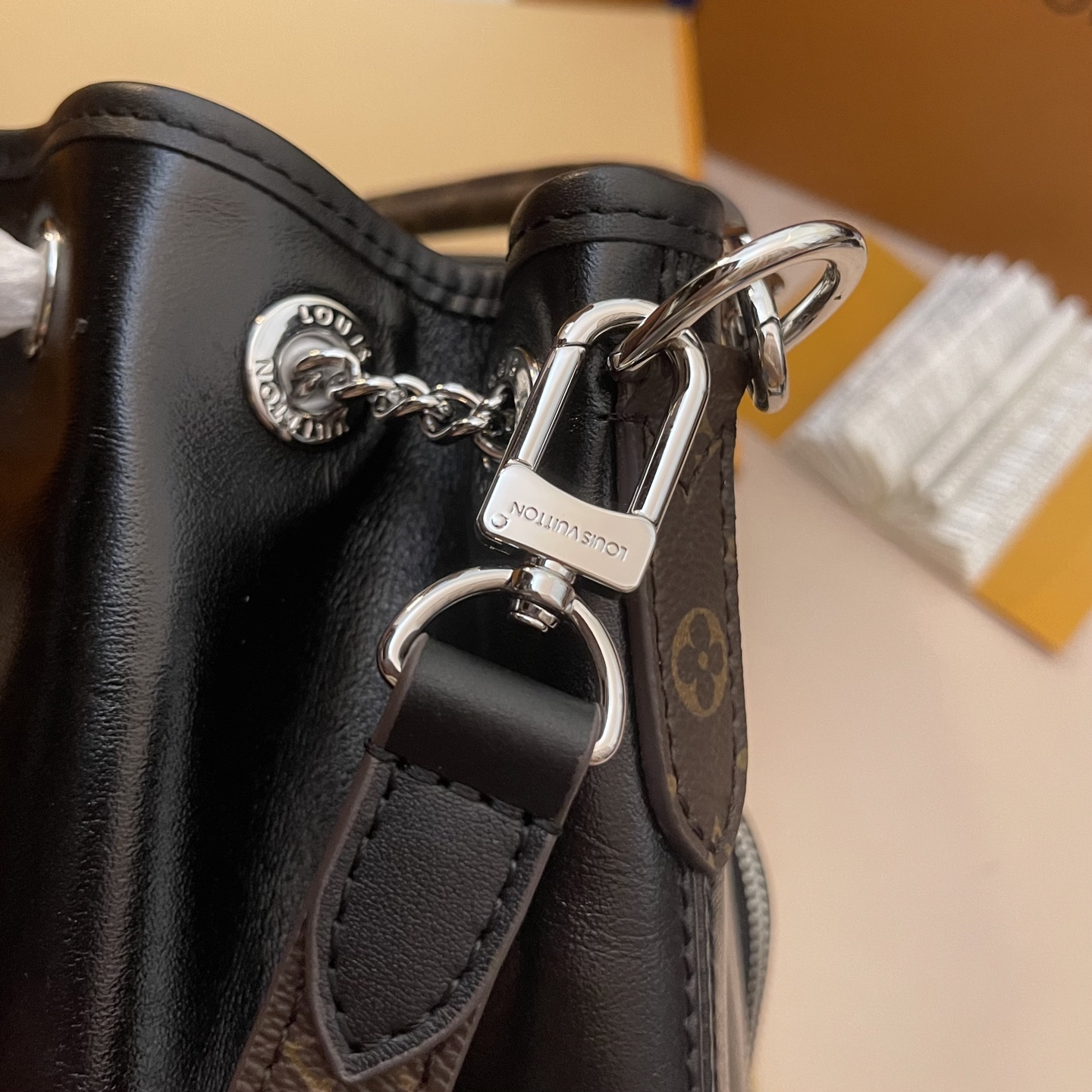 Louis Vuitton No Way Vibe Black Leather Bucket Bag with Silver Hardware 8 i1745674513008 9919 0 5