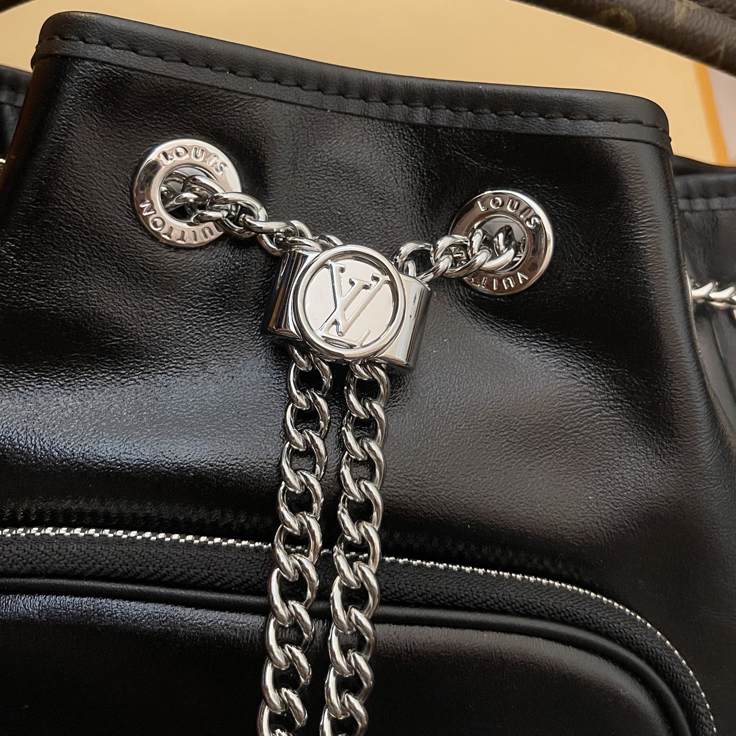 Louis Vuitton No Way Vibe Black Leather Bucket Bag with Silver Hardware 4 i1745674513037 5879 0 2