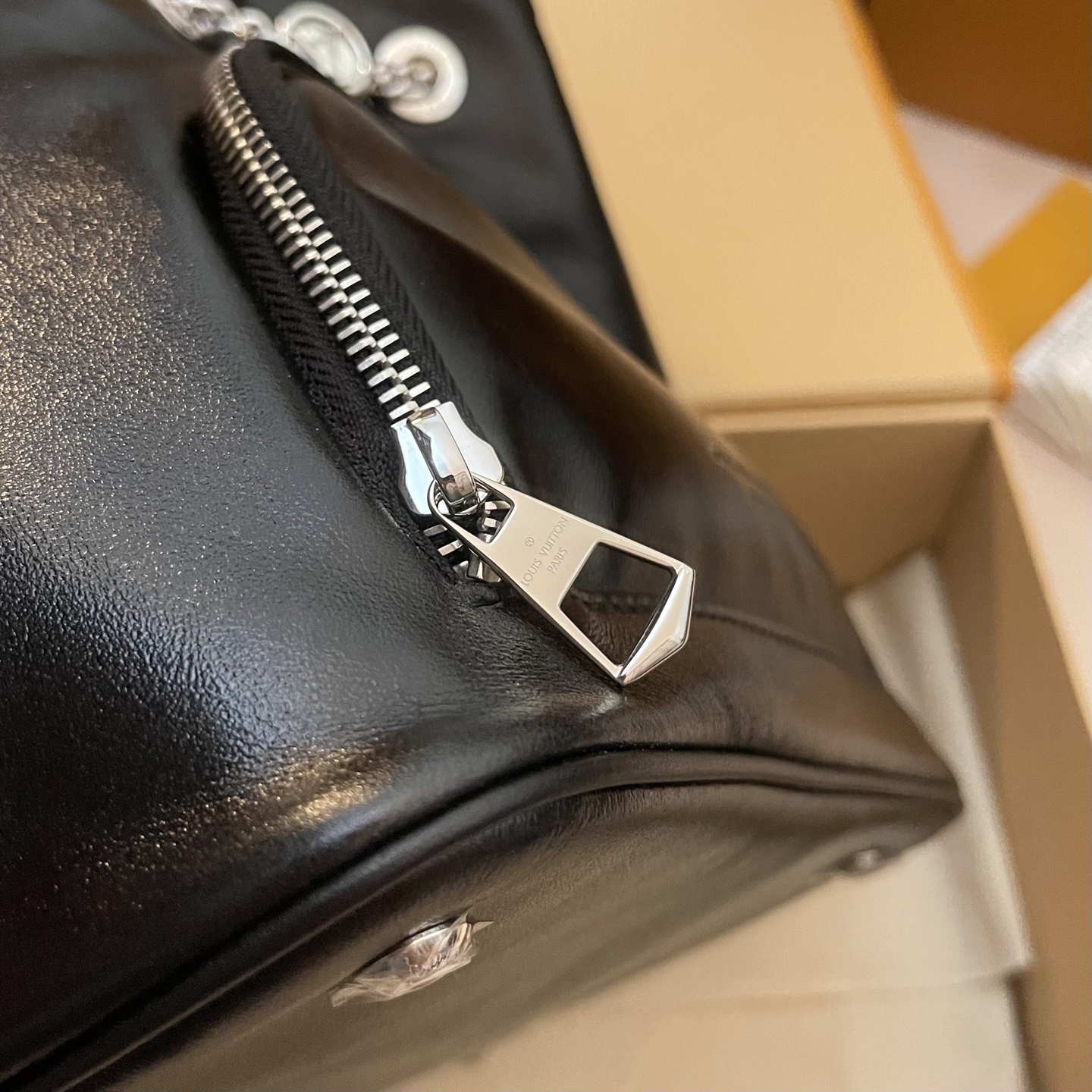 Louis Vuitton No Way Vibe Black Leather Bucket Bag with Silver Hardware 6 i1745674515228 1917 0 8