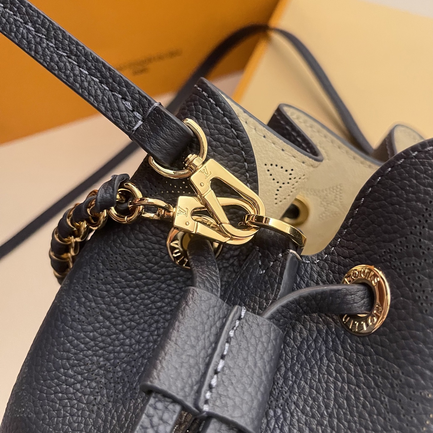 Louis Vuitton Bella Bucket Bag Monogram Leather with Chain Handle,Navy Blue 6 i1745674865585 995 0 4