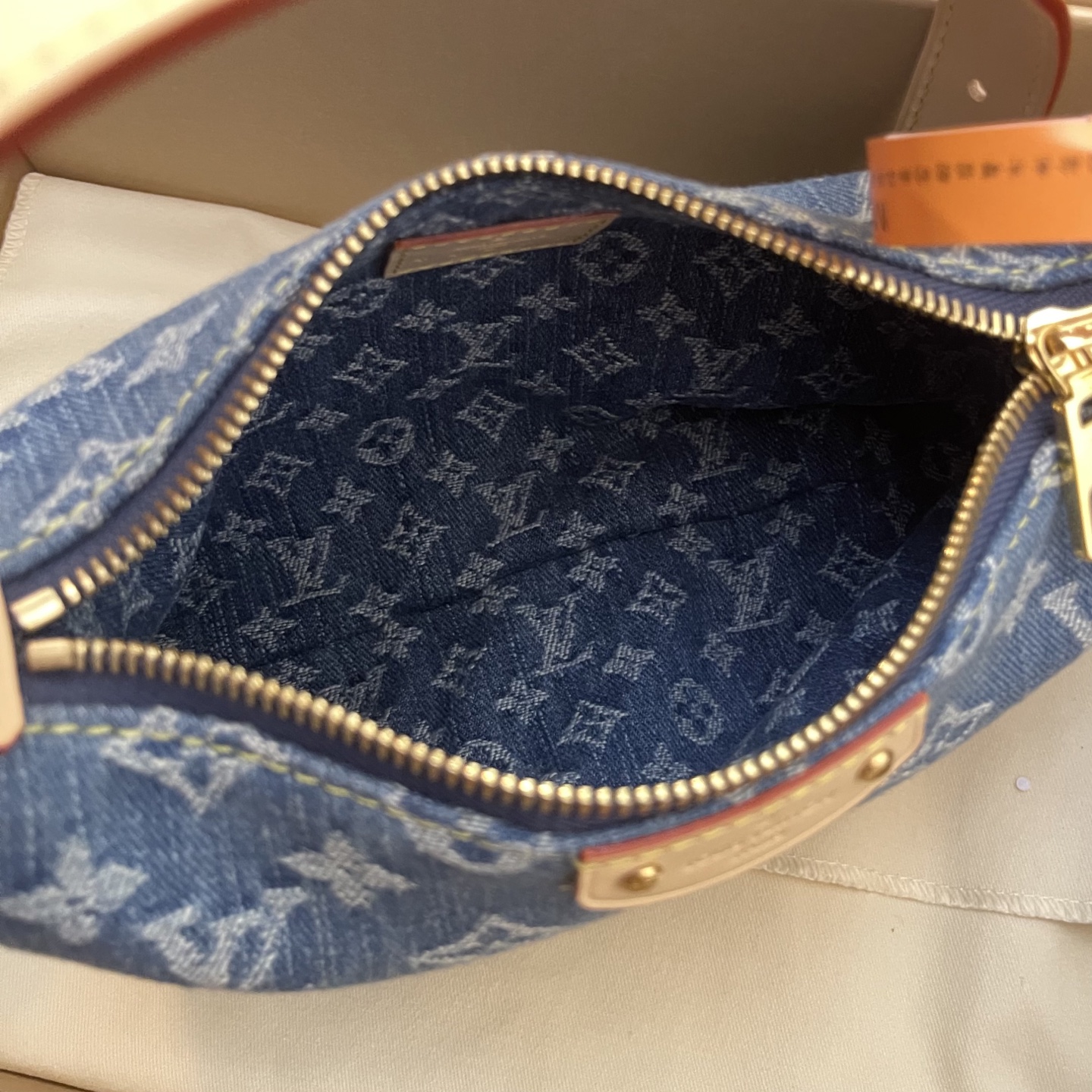 Louis Vuitton Hills Pochette Denim Handbag, Designer Clutch, M82949 9 i1745760182497 3988 0 7