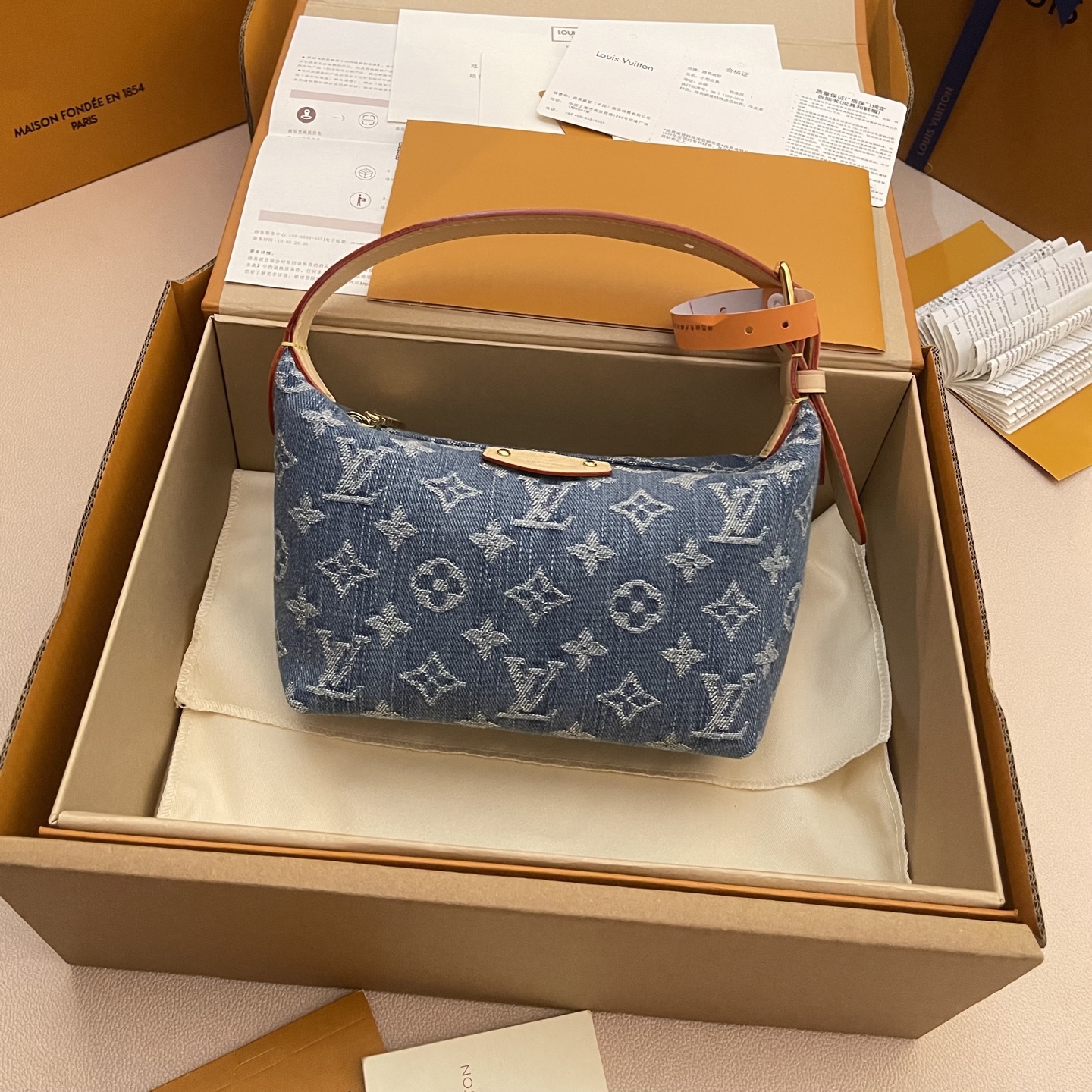 Louis Vuitton Hills Pochette Denim Handbag, Designer Clutch, M82949 2 i1745760182497 8304 0 0