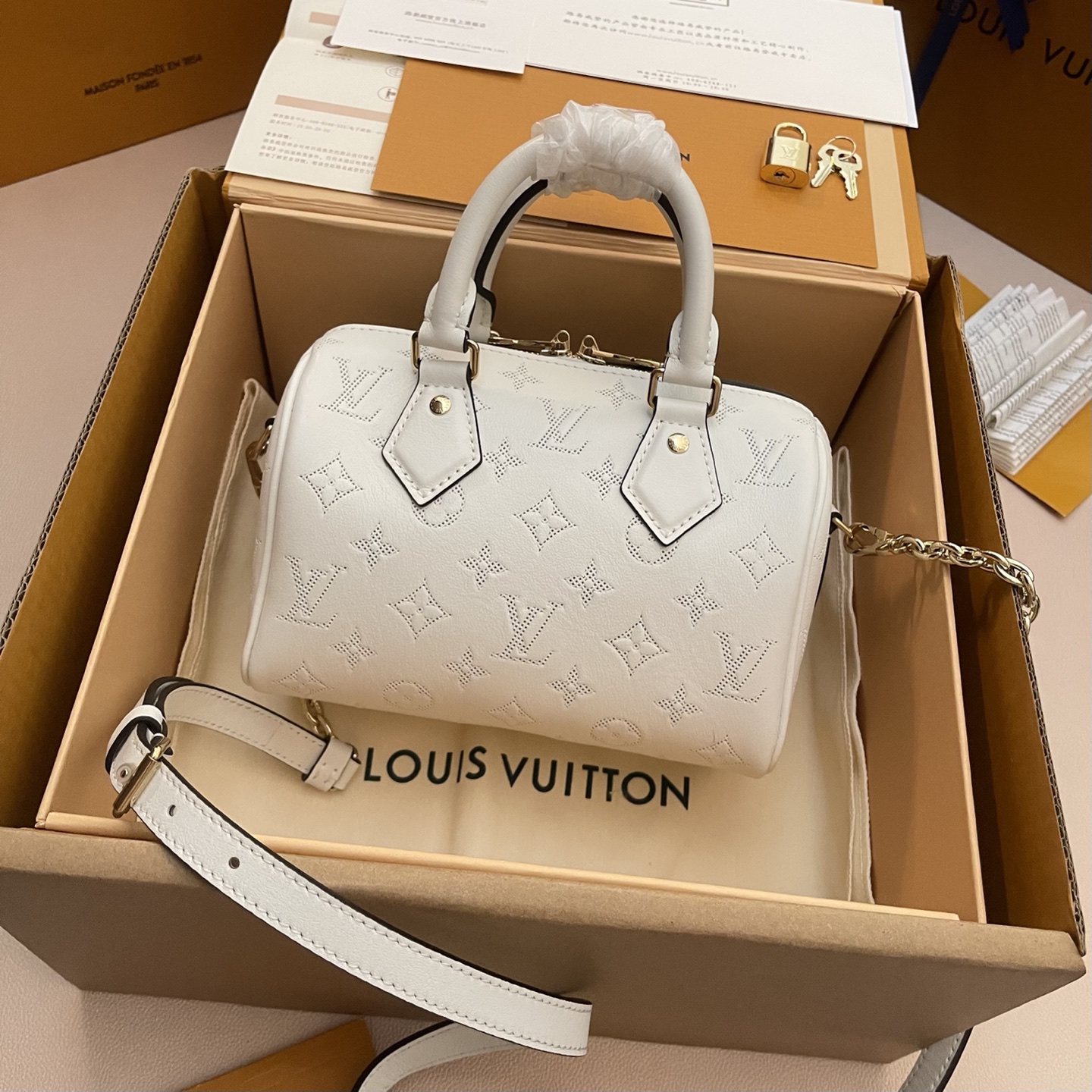 Louis Vuitton Speedy Bandoulière 20 White Leather Satchel Bag, Top Handle Bag 3 i1745761903958 9994 0 1