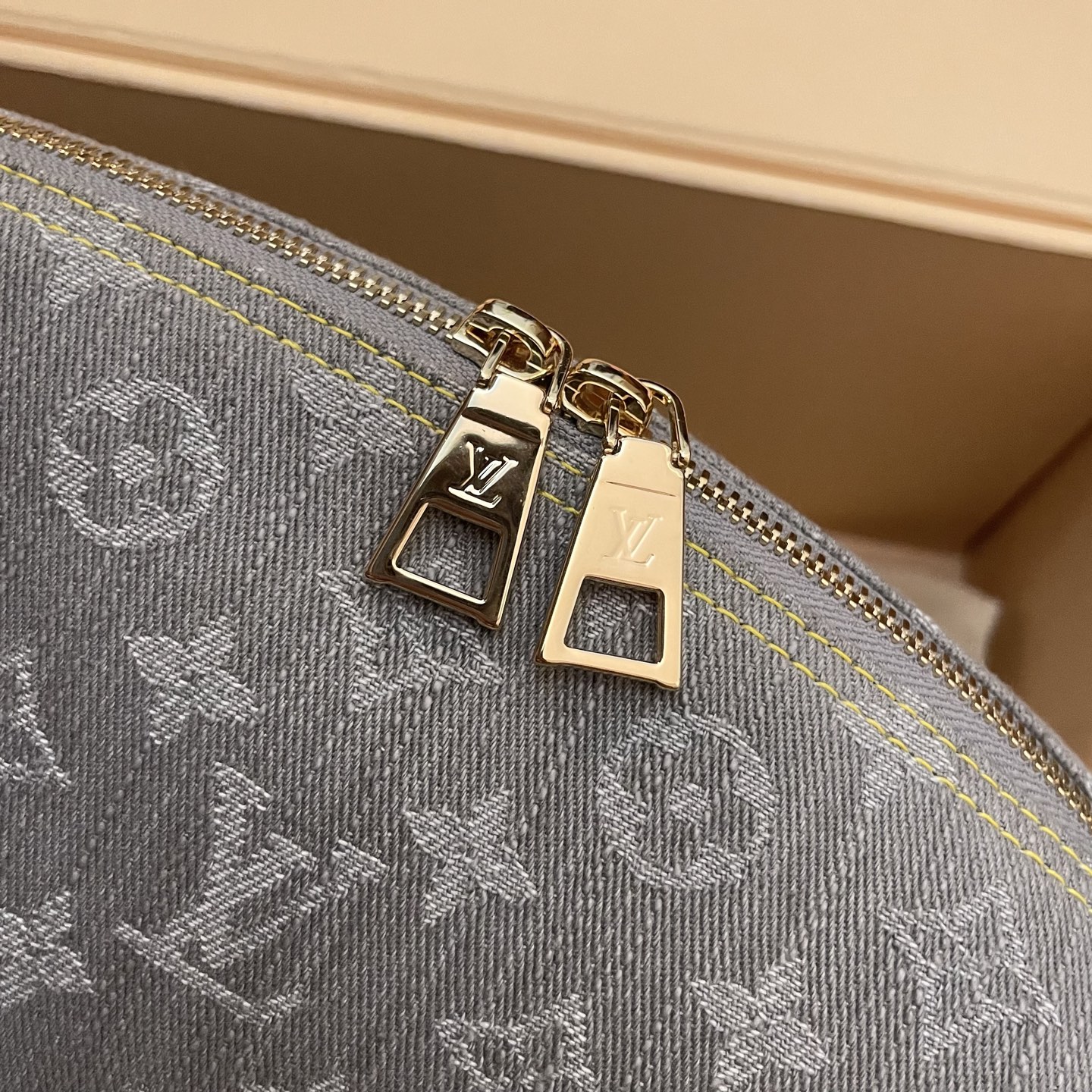 Louis Vuitton Monogram Denim Large Cosmetic Pouch, Gray (27 x 18 x 9 cm) 5 i1745762667212 7831 0 4