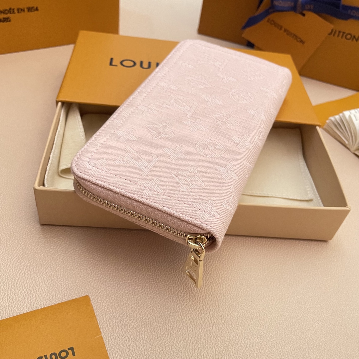 Louis Vuitton Zippy Wallet Monogram Jacquard Denim Pink 19.5 x 10.5 x 2.5 cm 3 i1747044626554 720 0 2