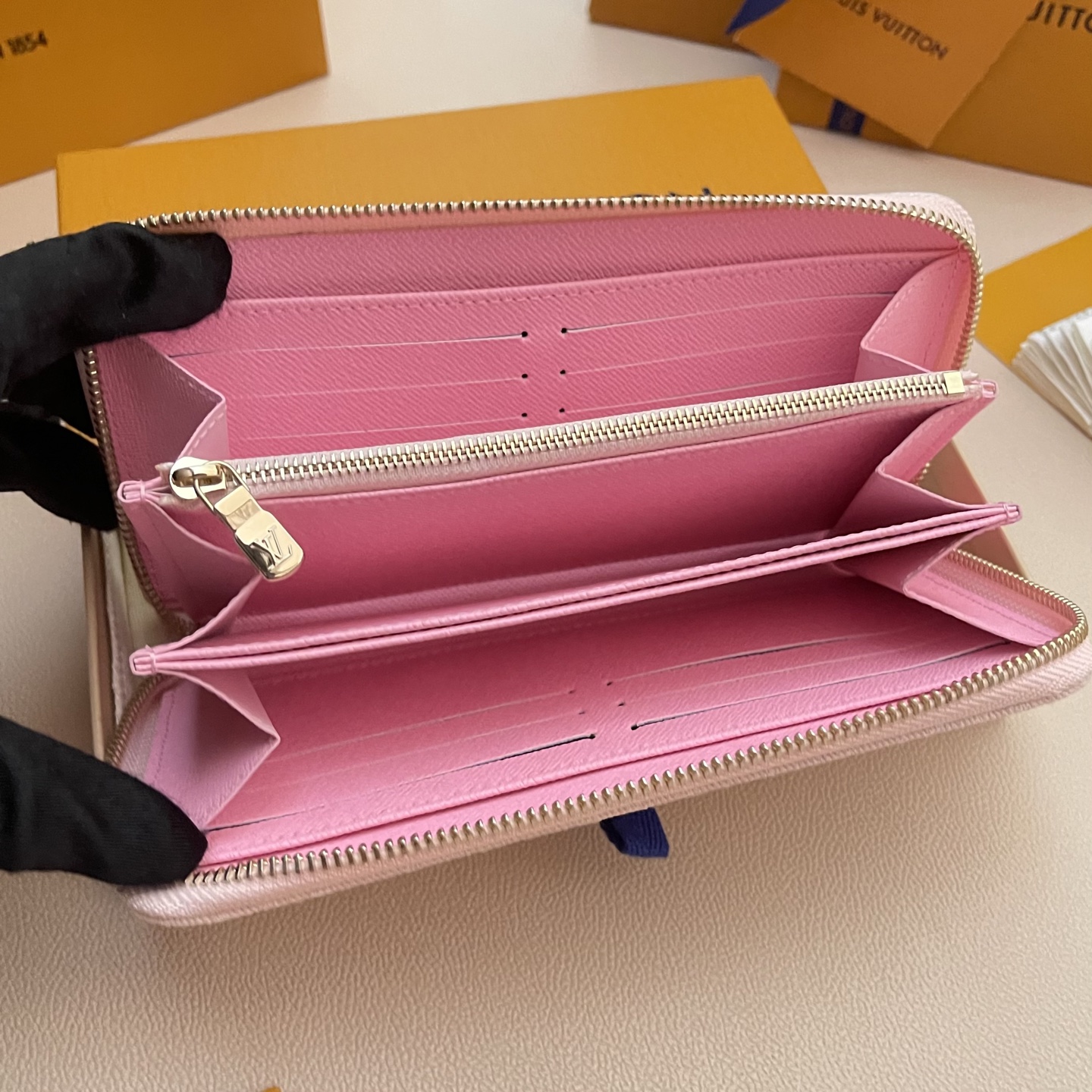Louis Vuitton Zippy Wallet Monogram Jacquard Denim Pink 19.5 x 10.5 x 2.5 cm 7 i1747044626558 7049 0 6