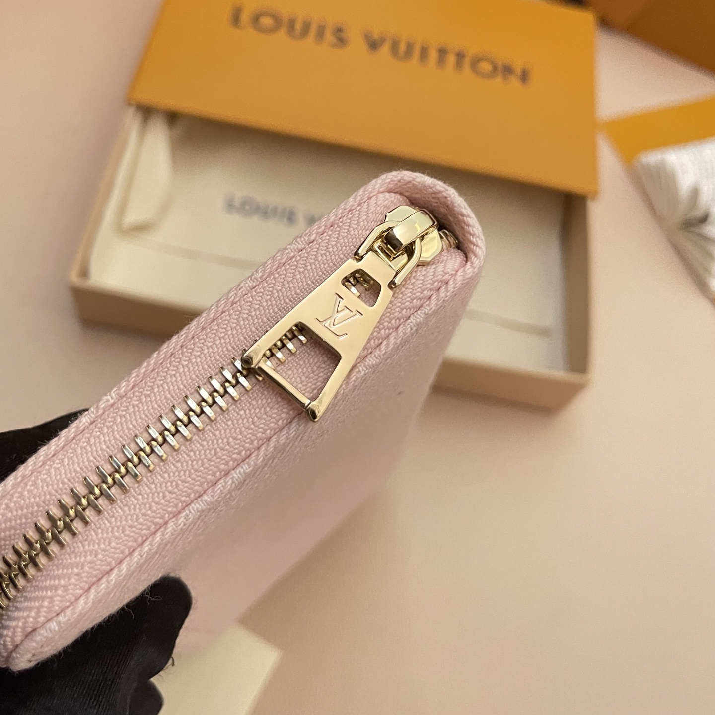 Louis Vuitton Zippy Wallet Monogram Jacquard Denim Pink 19.5 x 10.5 x 2.5 cm 4 i1747044626584 5272 0 3