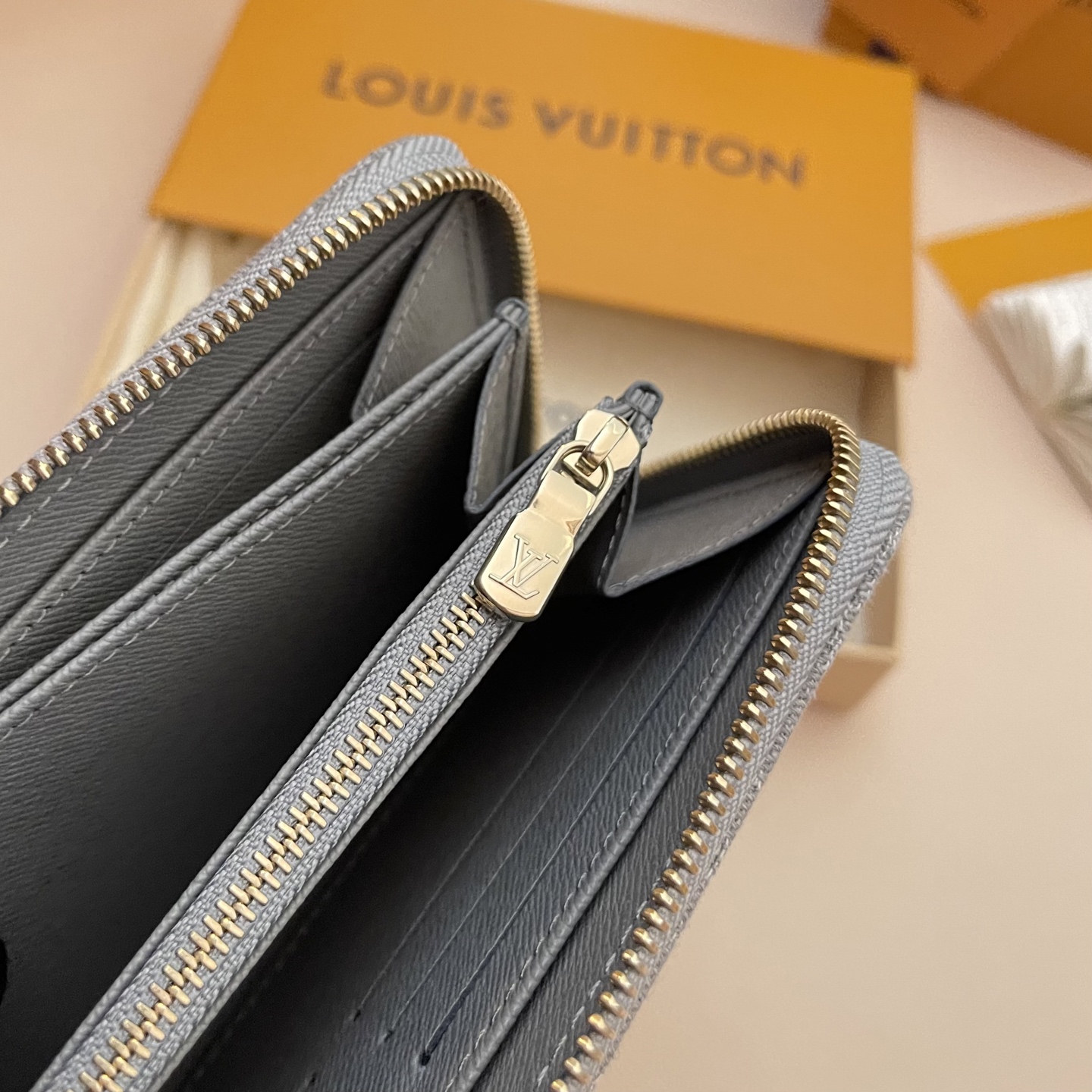 Louis Vuitton Zippy Wallet Monogram Denim, Gray, 19.5 x 10.5 x 2.5 cm 8 i1747044661479 4926 0 7