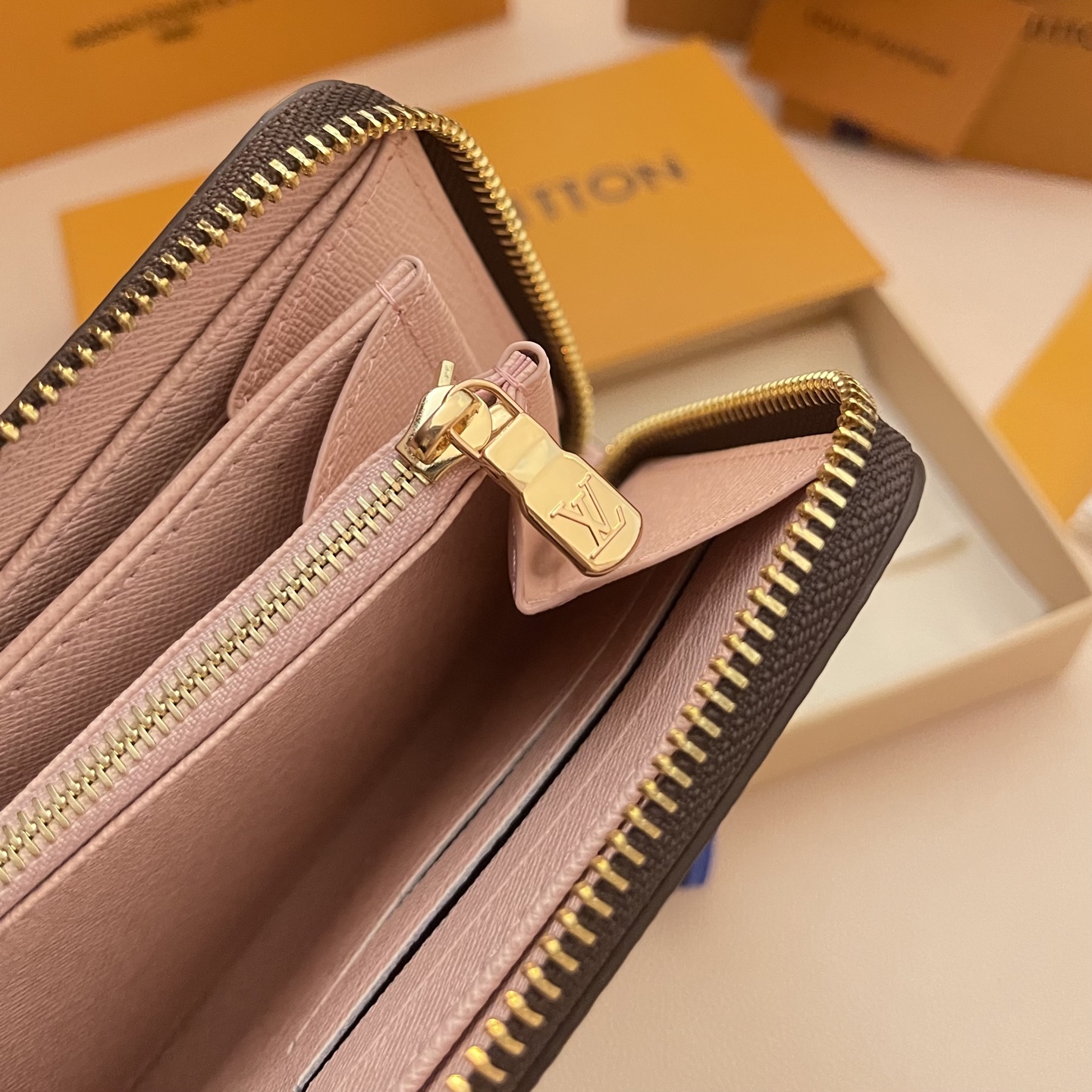 Louis Vuitton Takashi Murakami Zippy Wallet Monogram Cherry Blossom 9 i1747142264823 4555 0 7