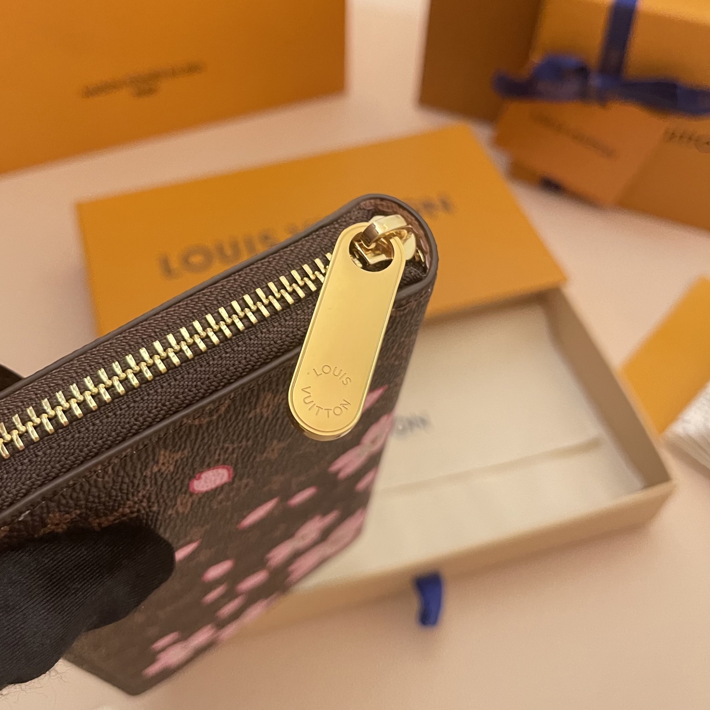 Louis Vuitton Takashi Murakami Zippy Wallet Monogram Cherry Blossom 5 i1747142264823 8836 0 3