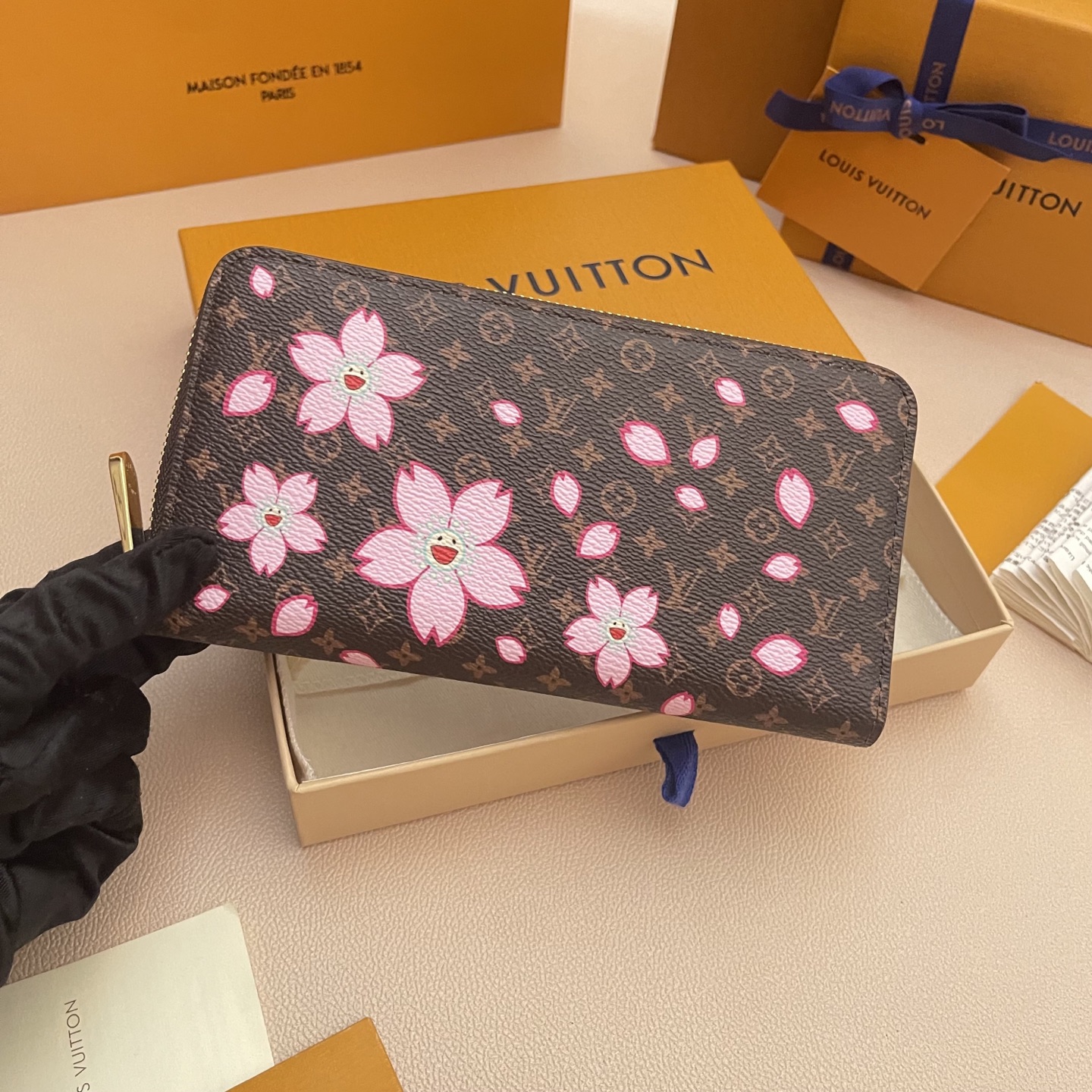 Louis Vuitton Takashi Murakami Zippy Wallet Monogram Cherry Blossom 6 i1747142266834 5296 0 4