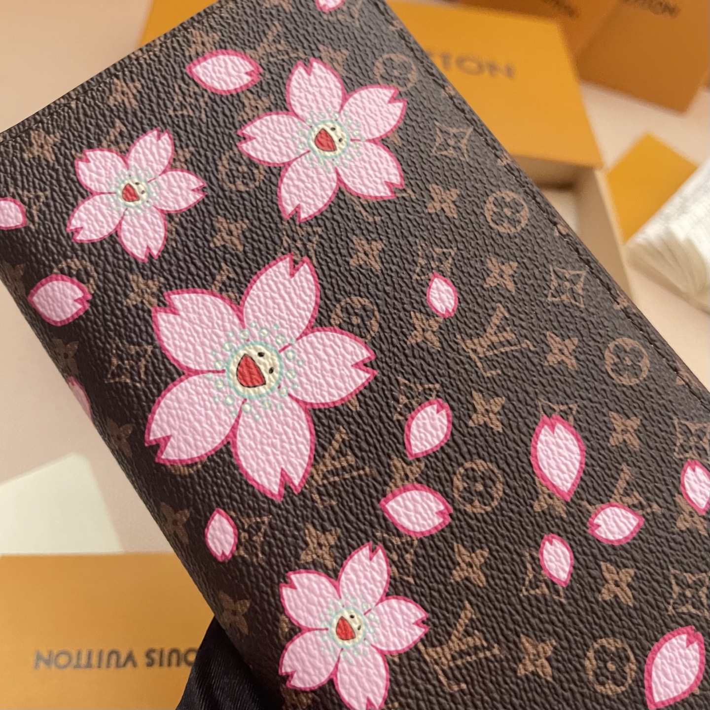 Louis Vuitton Takashi Murakami Zippy Wallet Monogram Cherry Blossom 7 i1747142266837 2806 0 5