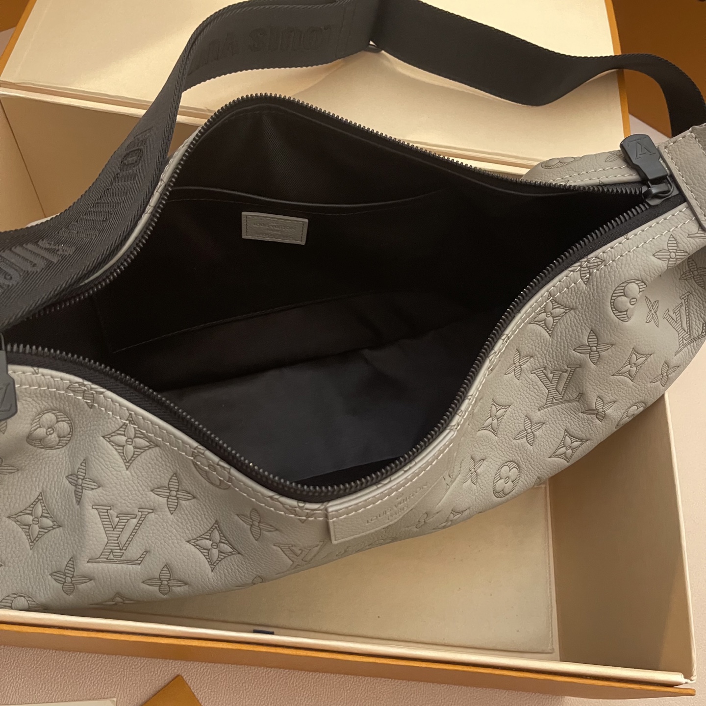 Louis Vuitton Gray Monogram Shadow Leather Hamac Crossbody Bag 8 i1747142890743 4685 0 7