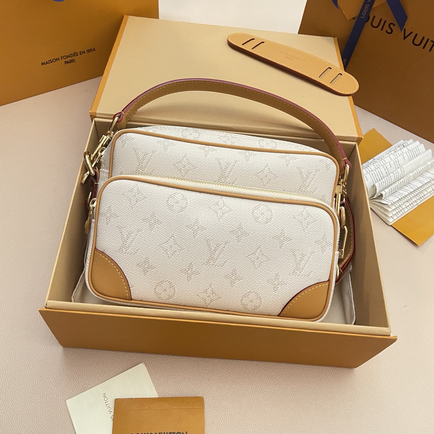 Louis Vuitton Nil Camera Bag Monogram Heritage Canvas, 25 x 17.5 x 11 cm