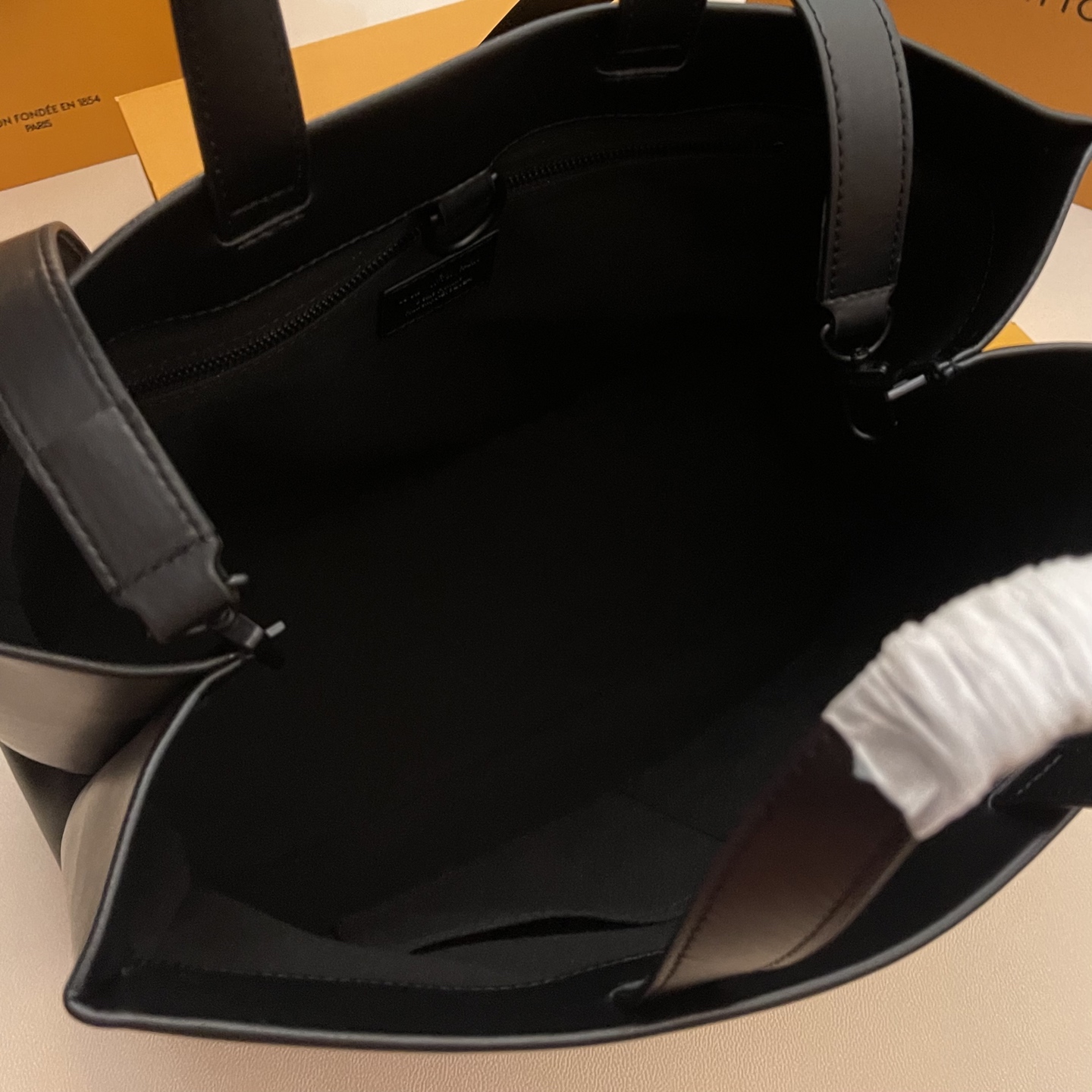 Louis Vuitton Packaging Shopper Bag - Black Leather Medium Tote 5 i1747228586409 8717 0 4
