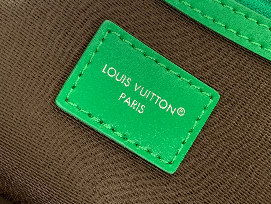 Louis Vuitton Keepall Bandoulière 50 Golf Monogram Travel Bag 9 i1747229453075 7127 0 8