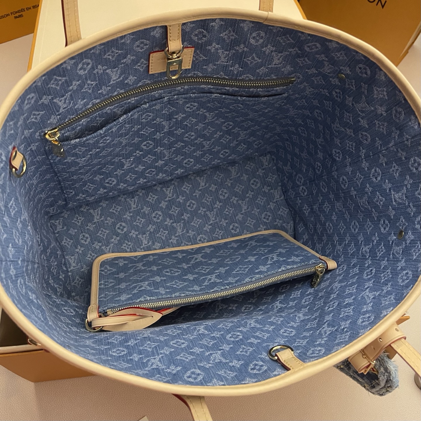 Louis Vuitton Neverfull MM Shopping Bag - Monogram Denim, Spacious & Stylish 6 i1747230745622 7061 0 5