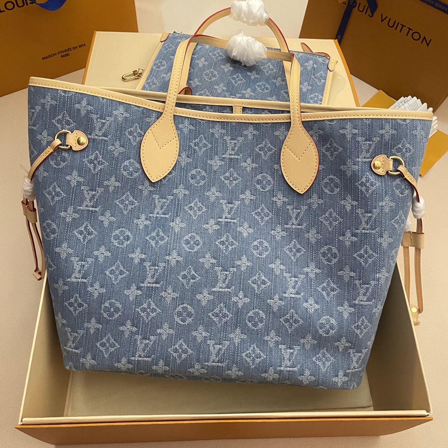 Louis Vuitton Neverfull MM Shopping Bag - Monogram Denim, Spacious & Stylish 2 i1747230747049 2013 0 1