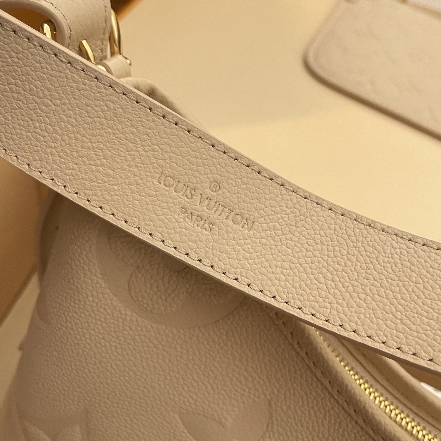Louis Vuitton CarryAll PM Ivory Monogram Epi Leather Handbag 6 i1747320027904 2364 0 5