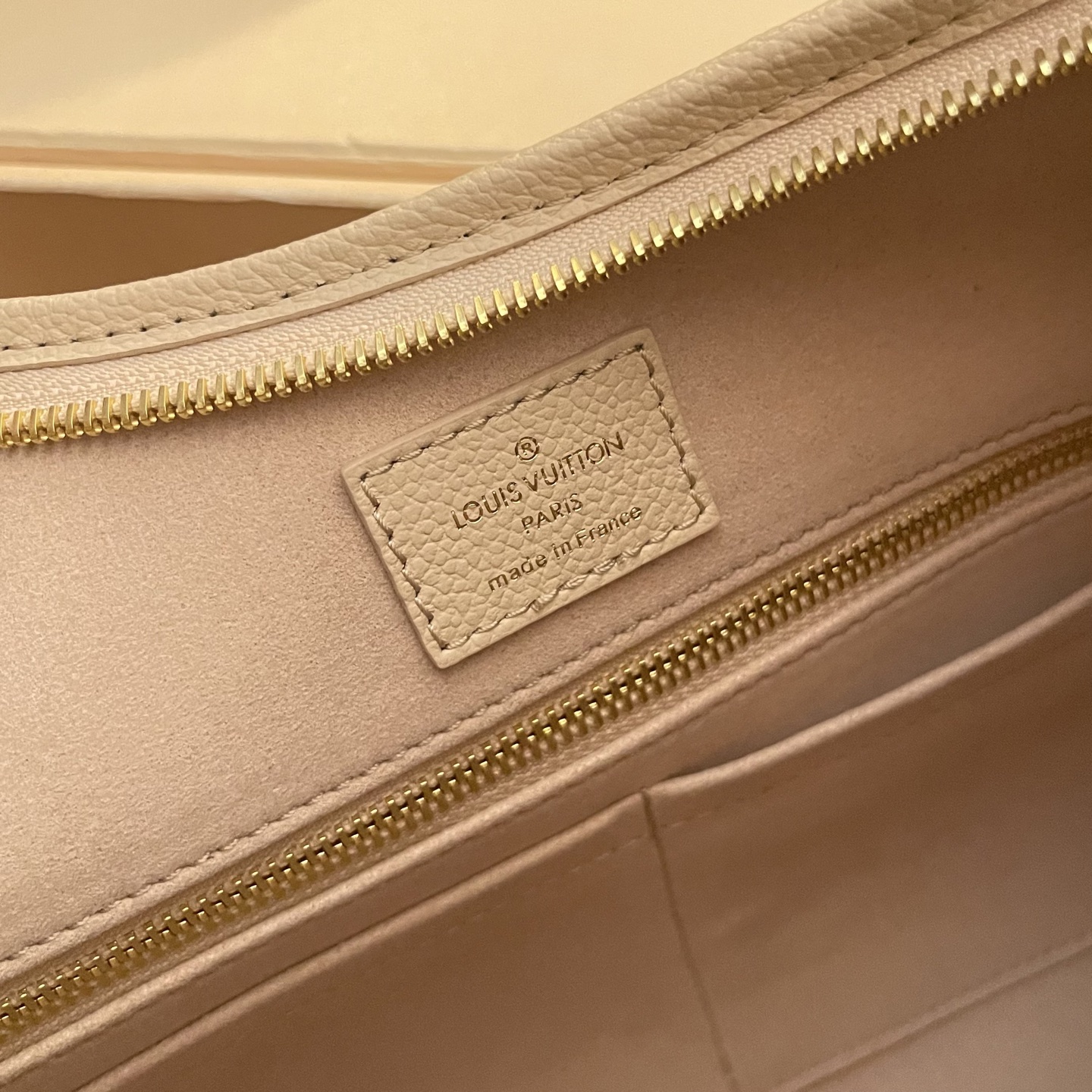 Louis Vuitton CarryAll PM Ivory Monogram Epi Leather Handbag 9 i1747320027904 3274 0 8