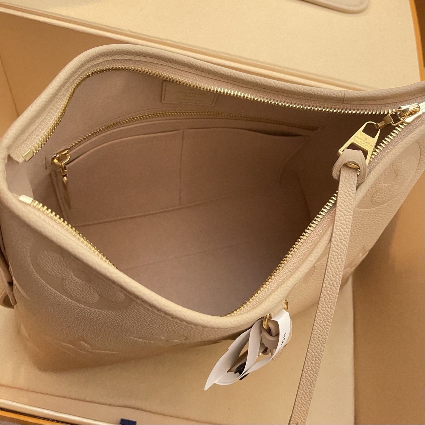 Louis Vuitton CarryAll PM Ivory Monogram Epi Leather Handbag 8 i1747320032613 8873 0 7