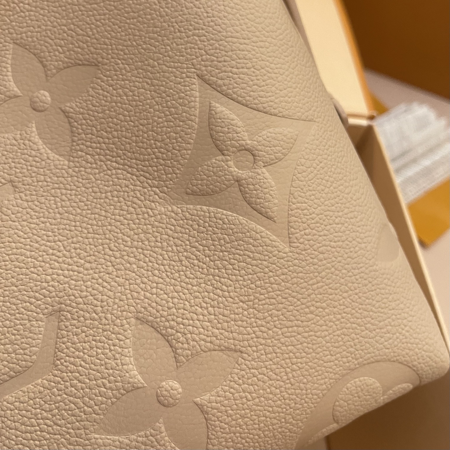 Louis Vuitton CarryAll PM Ivory Monogram Epi Leather Handbag 5 i1747320032706 8753 0 4