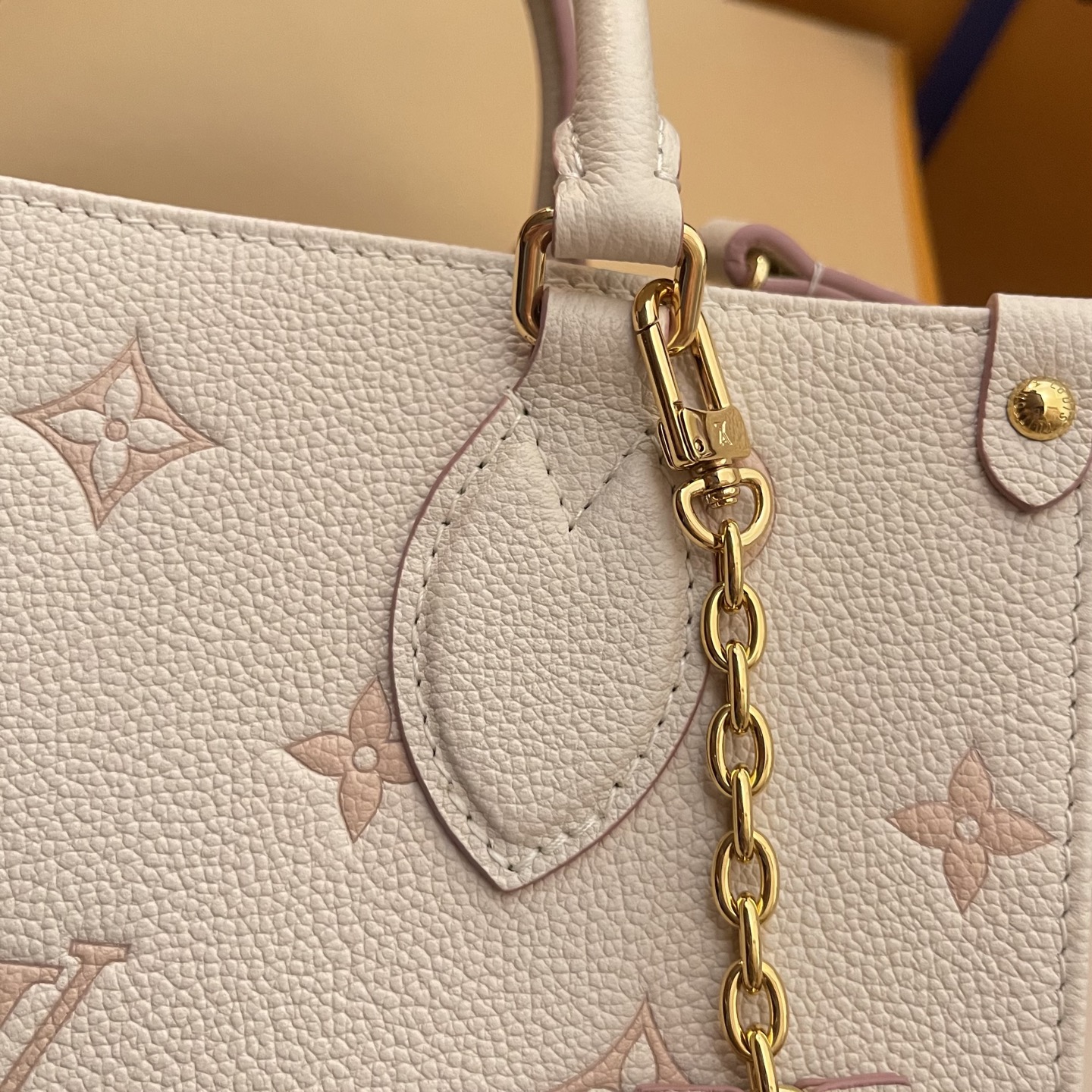 Louis Vuitton OnTheGo Small Tote Bag Monogram Empreinte Leather M14403 5 i1747320382867 8869 0 4