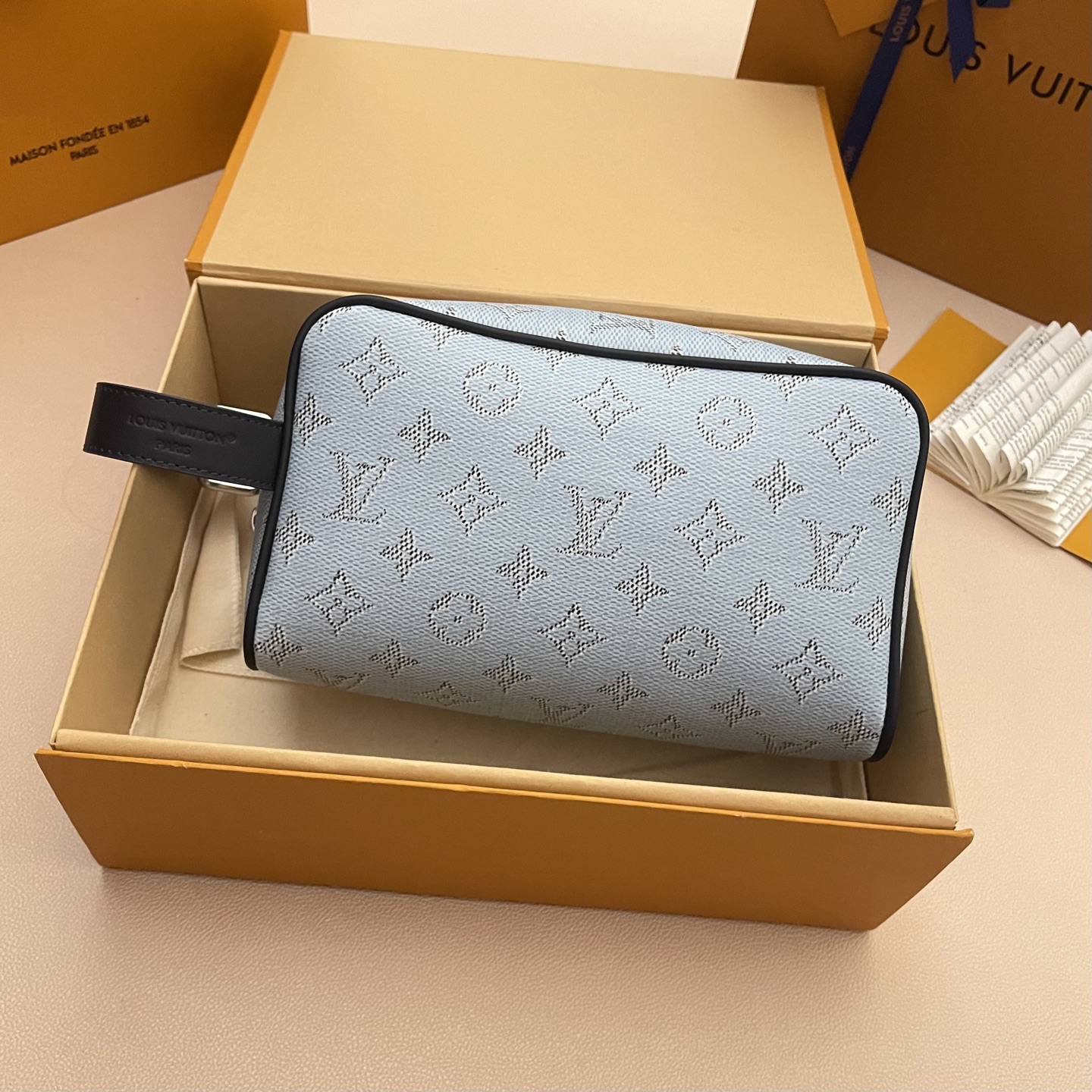 Louis Vuitton Locker Dopp Kit Monogram Heritage Canvas Wash Bag 2 i1748353299632 4748 0 0