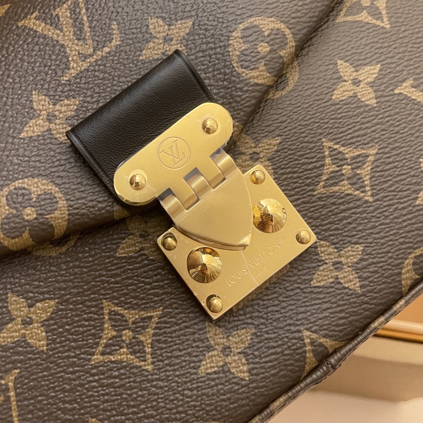 Louis Vuitton Trunkie Handbag: Premium Quality, Iconic Design - M14526 4 i1748355064318 1052 0 3