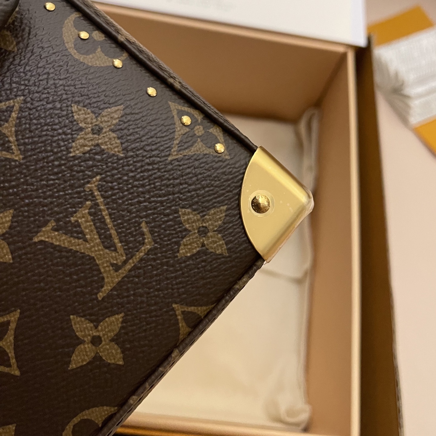 Louis Vuitton Trunkie Handbag: Premium Quality, Iconic Design - M14526 6 i1748355064537 1071 0 5