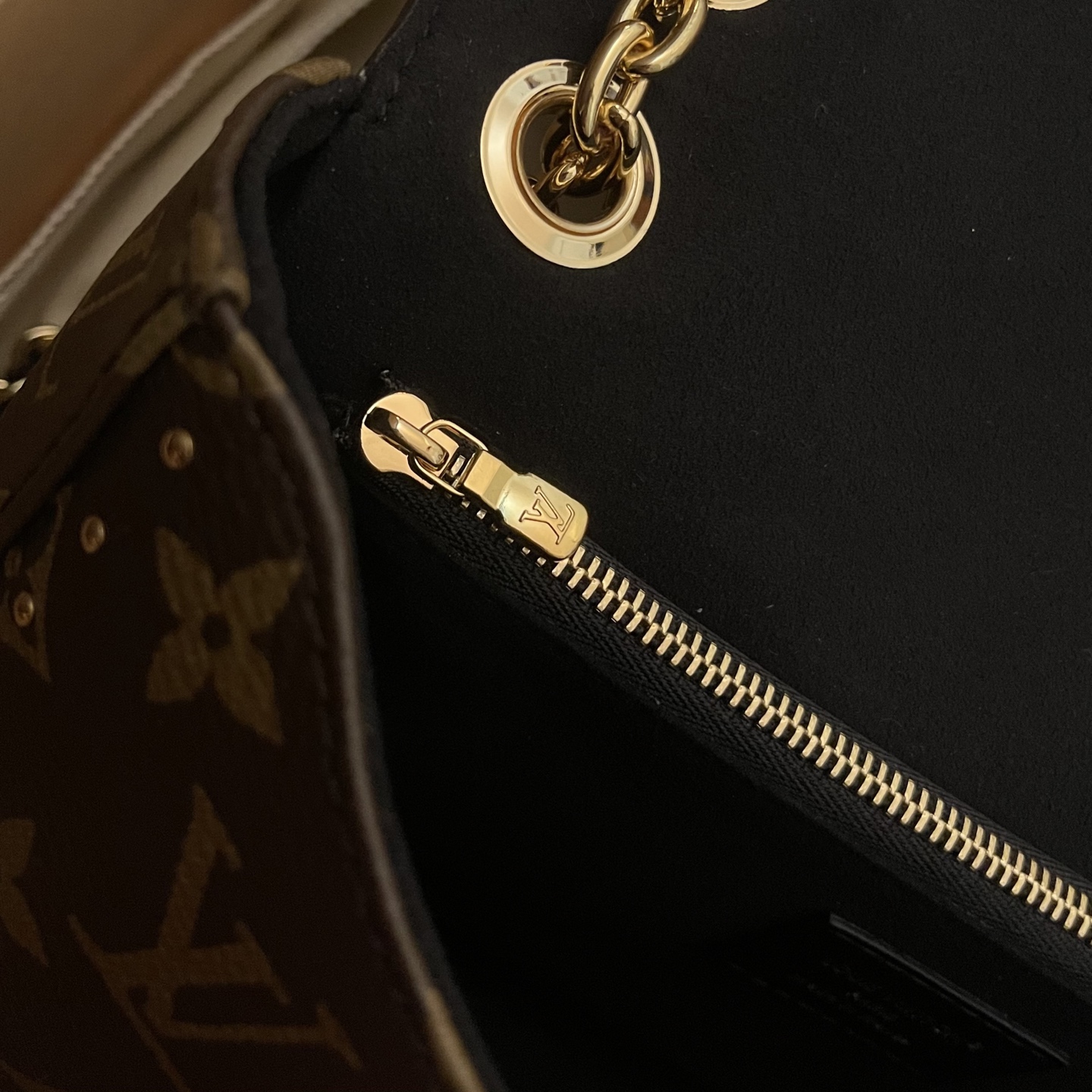 Louis Vuitton Trunkie Handbag: Premium Quality, Iconic Design - M14526 9 i1748355066246 9644 0 8
