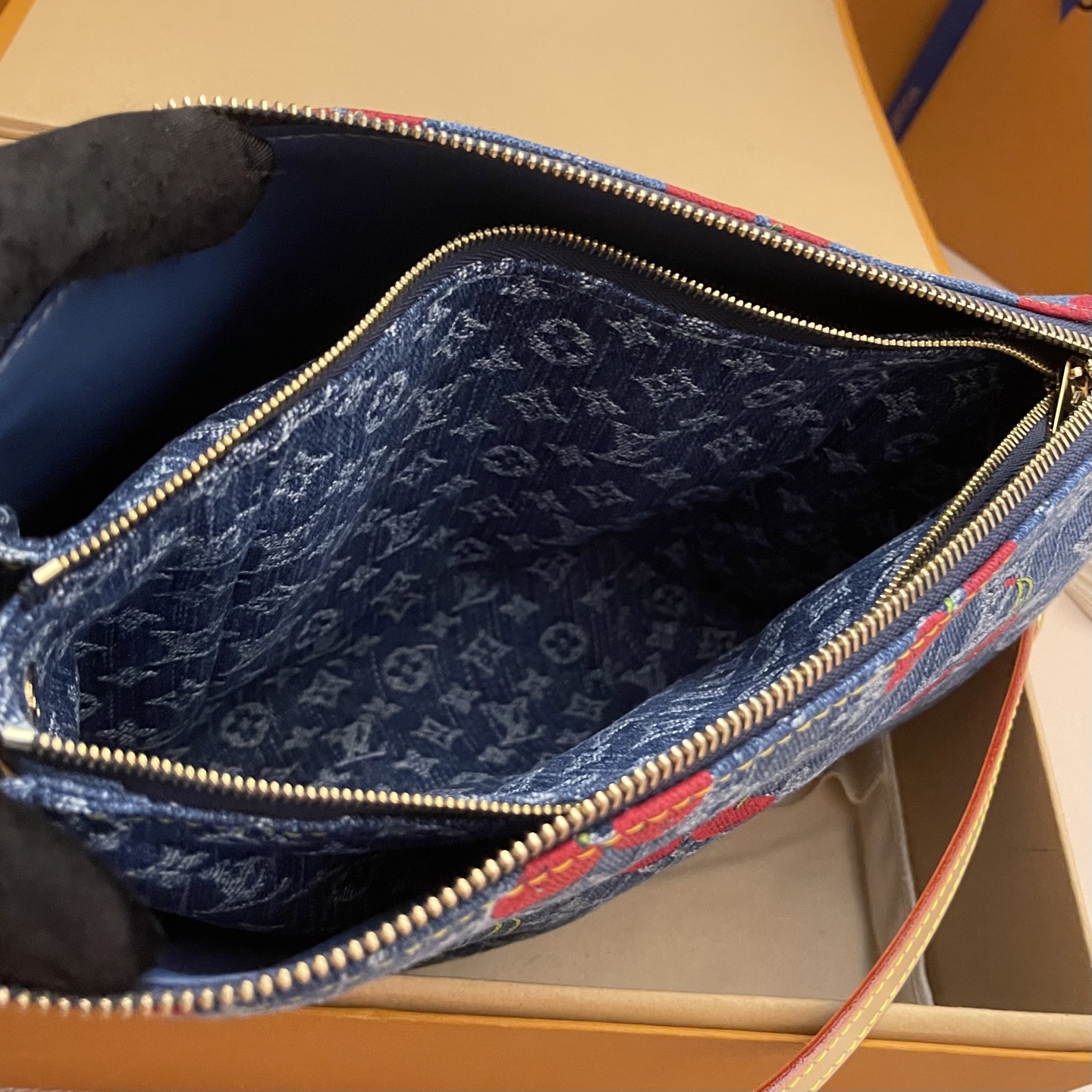 Louis Vuitton Coussin Small Handbag Monogram Denim Cherry, 26 x 20 x 12 cm 9 i1748440207216 1787 0 7