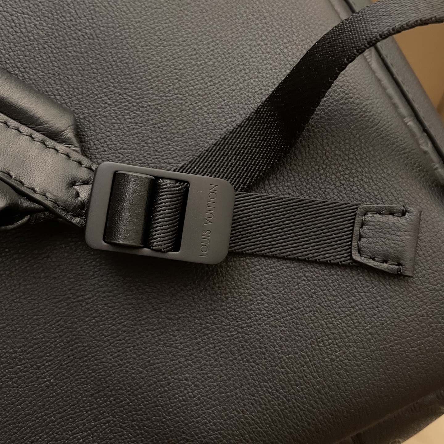 Louis Vuitton Discovery Backpack M46553 - Premium Leather, Spacious & Stylish 8 i1748443242933 2615 0 4