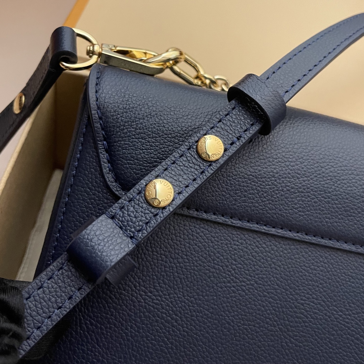 Louis Vuitton Twist Slim Black Leather Bag with Chain and Twist Lock 6 i1748530054641 986 0 5