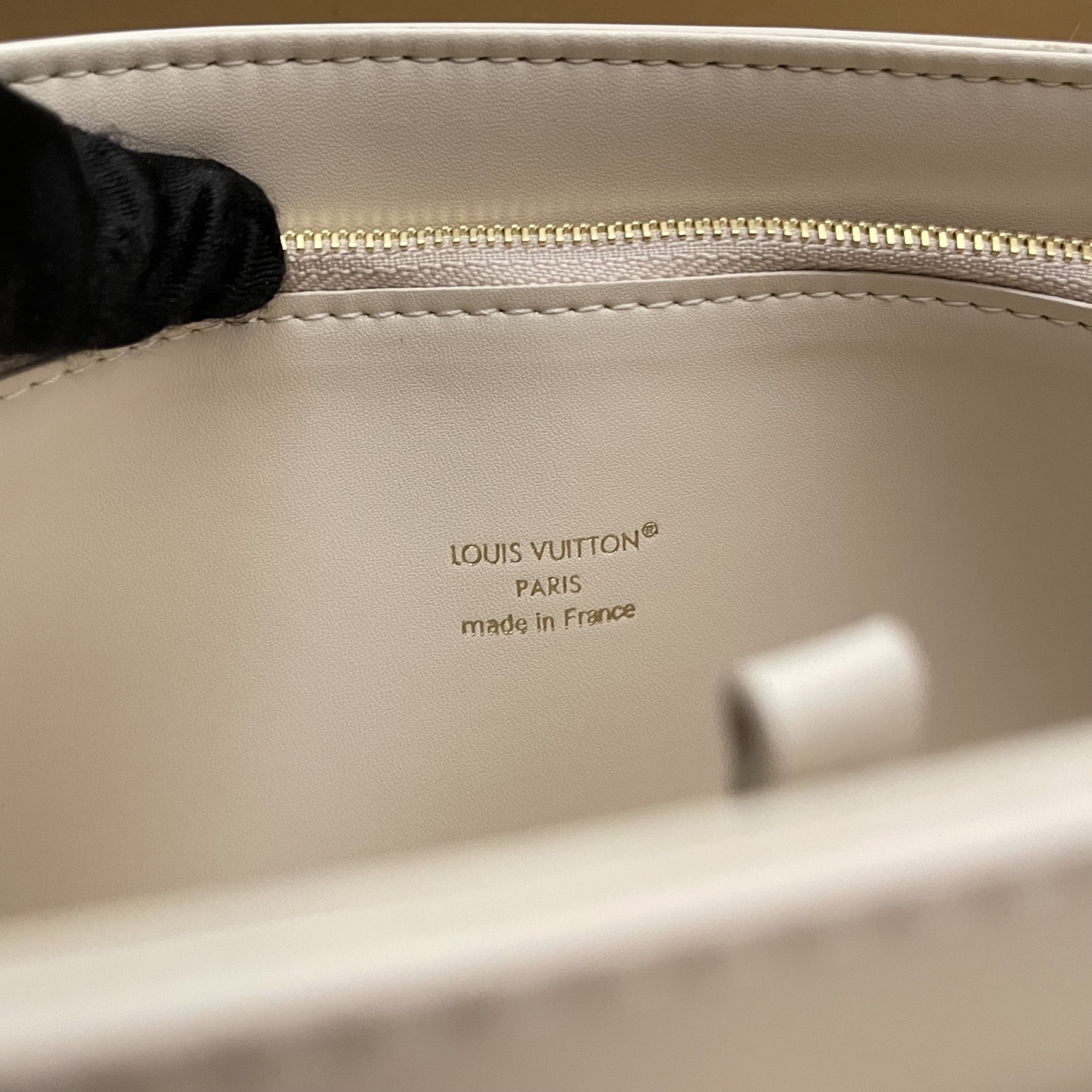 Louis Vuitton Twist Slim Handbag, Harmony Collection, Taurillon Leather, White 10 i1748530129645 5200 0 8