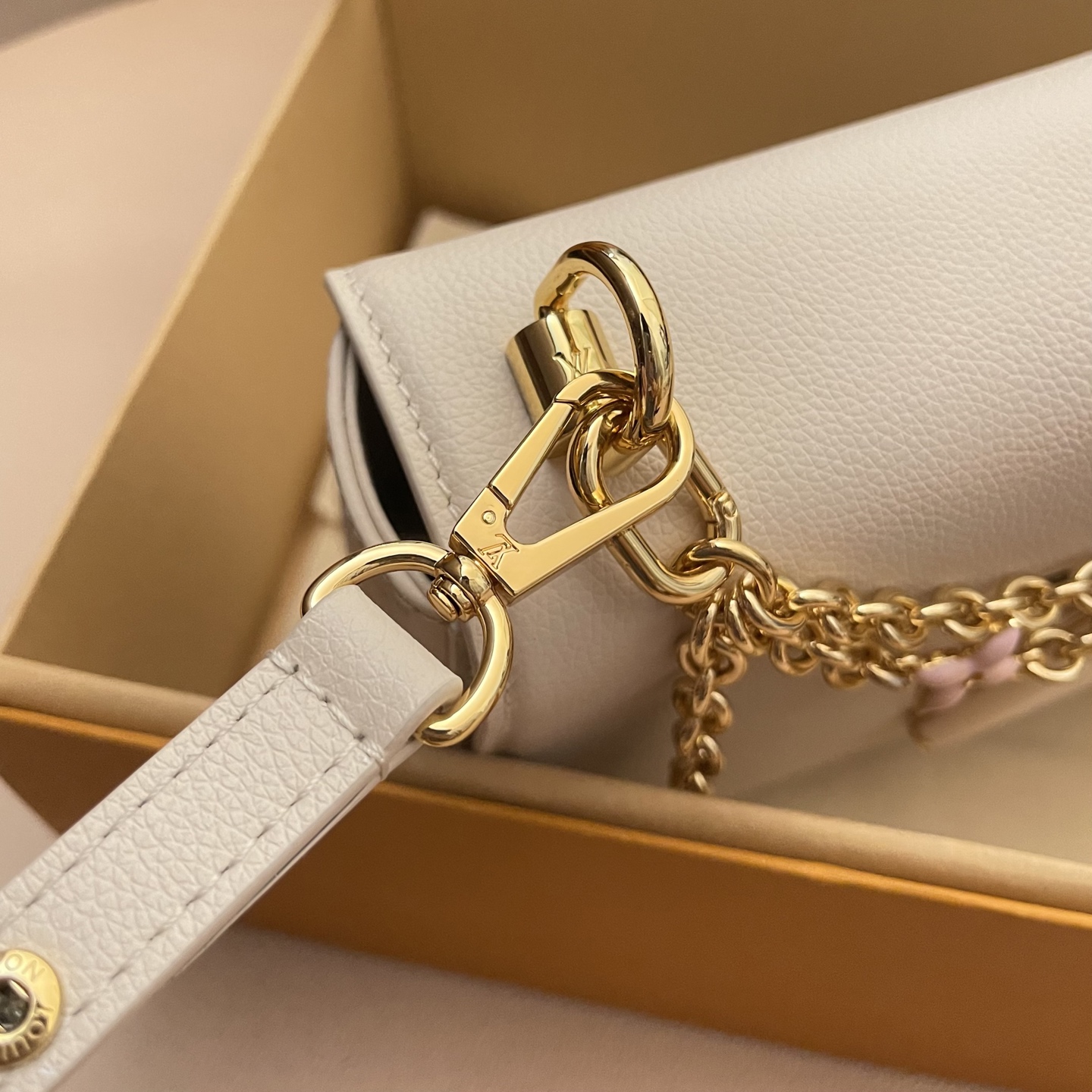 Louis Vuitton Twist Slim Handbag, Harmony Collection, Taurillon Leather, White 8 i1748530129702 5898 0 6