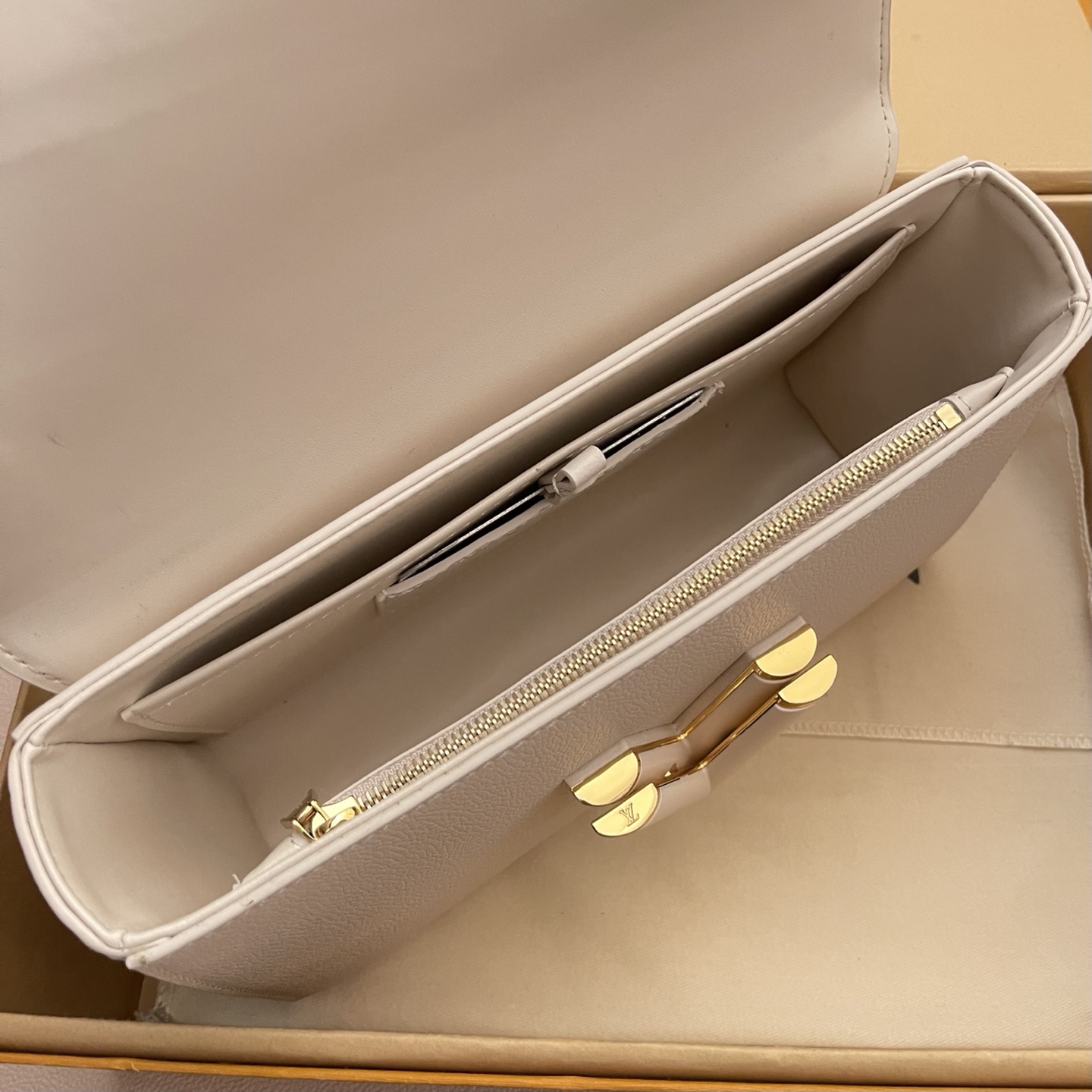 Louis Vuitton Twist Slim Handbag, Harmony Collection, Taurillon Leather, White 9 i1748530129711 8445 0 7