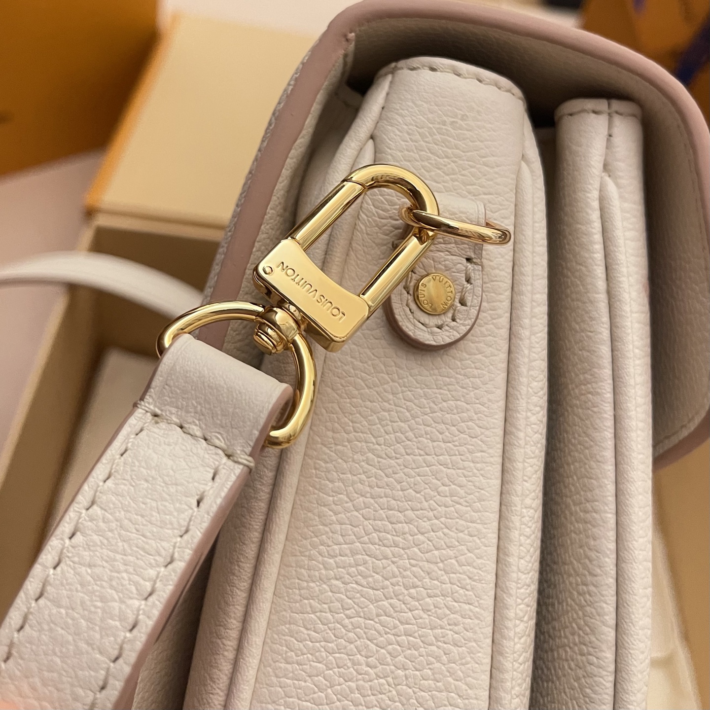 Louis Vuitton Pochette Métis White Monogram Empreinte Leather Crossbody Bag 6 i1748530827191 1579 0 4