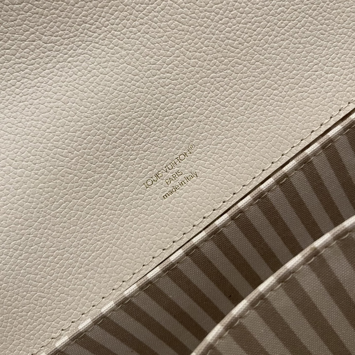 Louis Vuitton Pochette Métis White Monogram Empreinte Leather Crossbody Bag 10 i1748530828690 9360 0 8