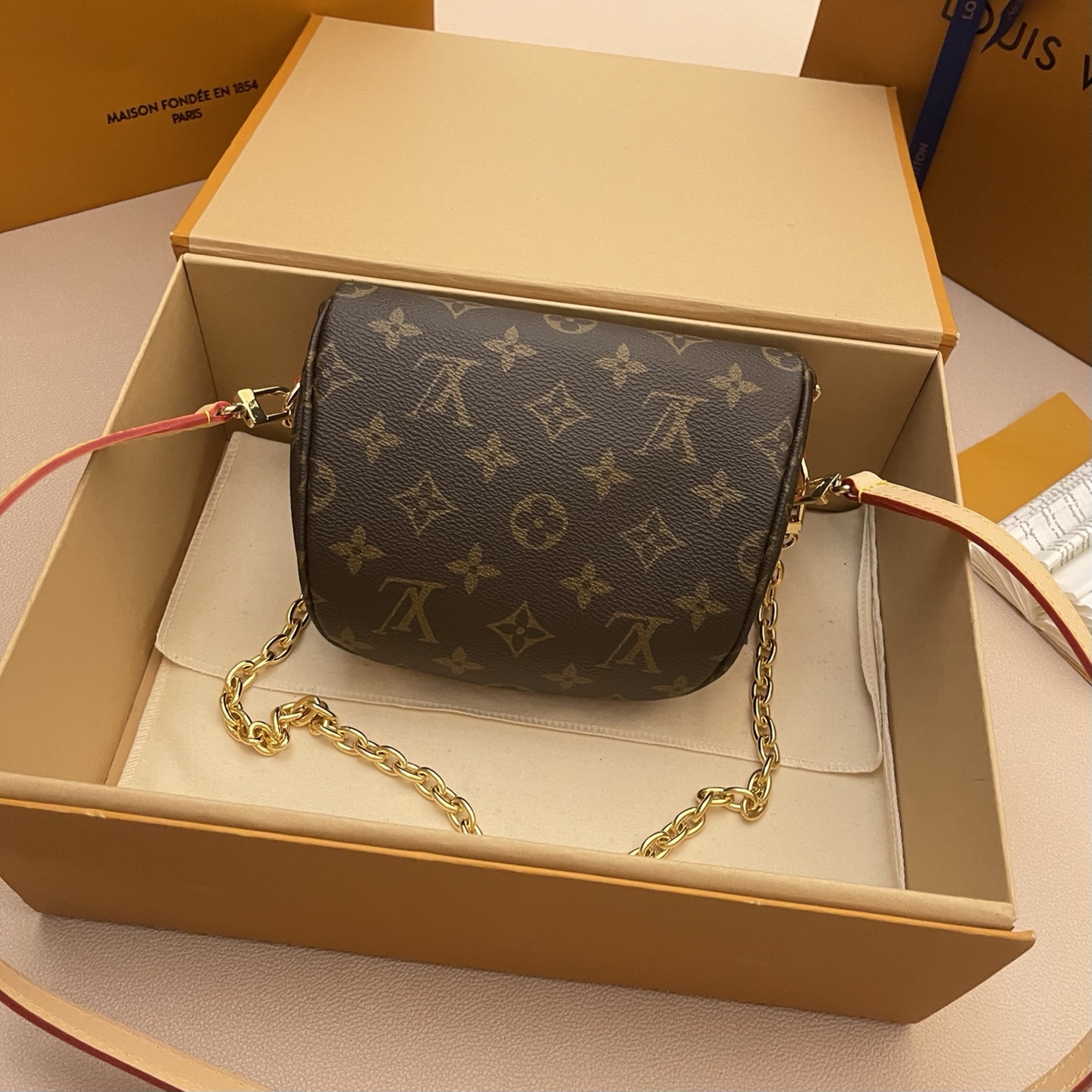 LV x Murakami Takashi Mini Bumbag: Lively Cherry Theme Waist Bag, 17 x 12 x 9.5 cm 2 i1749559644693 221 0 1