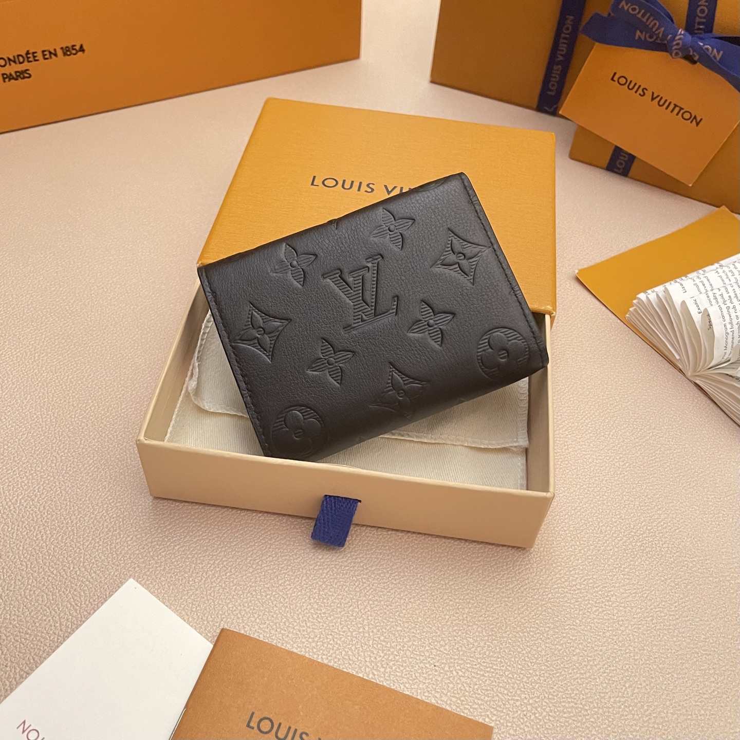 Louis Vuitton Victor Wallet Monogram Shadow Leather Black, 11.5 x 9 x 2.5 cm 2 i1752415059931 4506 0 1