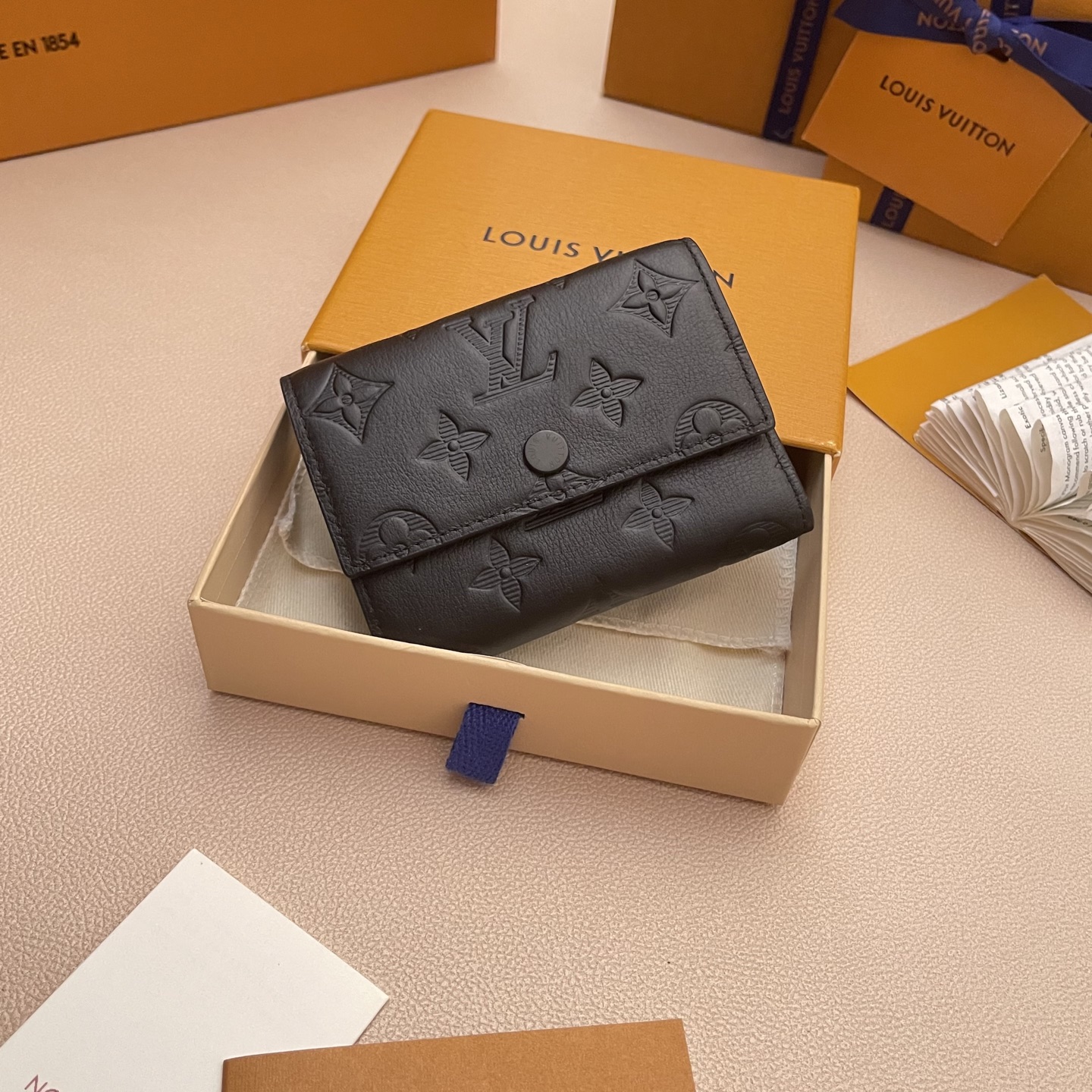 Louis Vuitton Victor Wallet Monogram Shadow Leather Black, 11.5 x 9 x 2.5 cm 1 i1752415059932 7936 0 0