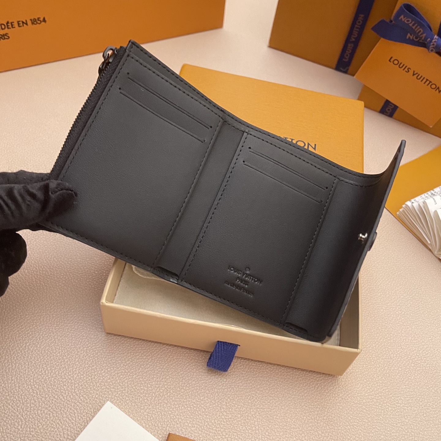 Louis Vuitton Victor Wallet Monogram Shadow Leather Black, 11.5 x 9 x 2.5 cm 5 i1752415070164 1379 0 4