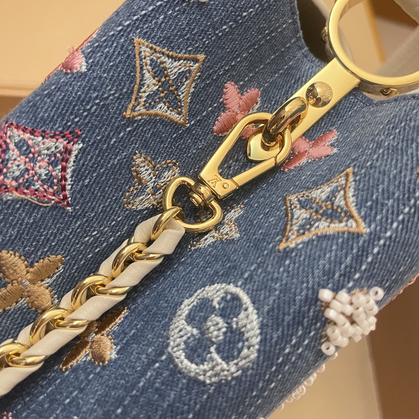 Louis Vuitton Capucines Denim Embroidered Beaded Mini Handbag, 21 x 13.6 x 8 cm 5 i1752498914987 6754 0 4