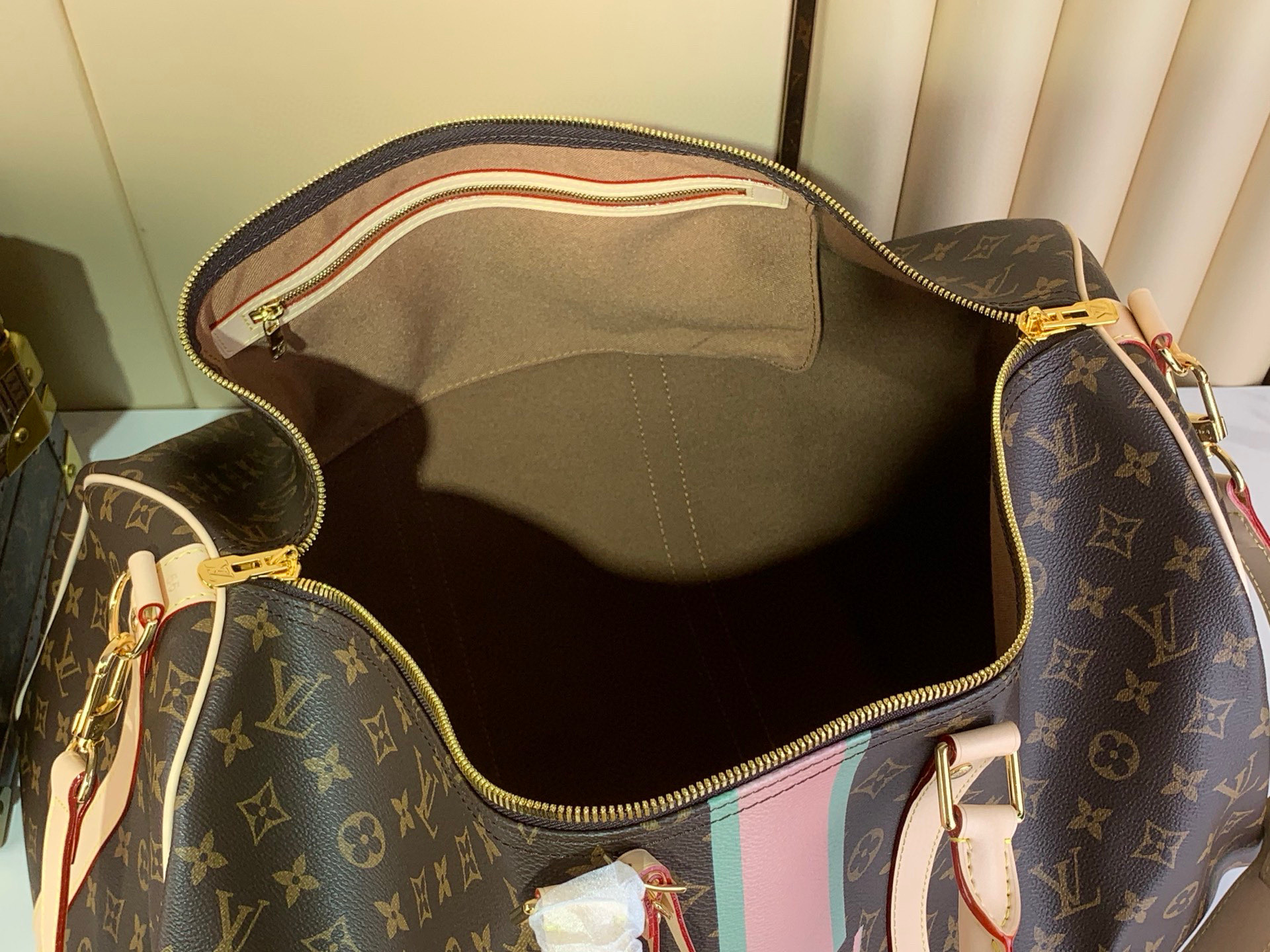 Louis Vuitton Keepall Bandoulière 55 Monogram Canvas Travel Bag 10 i1752587076383 1305 0 8